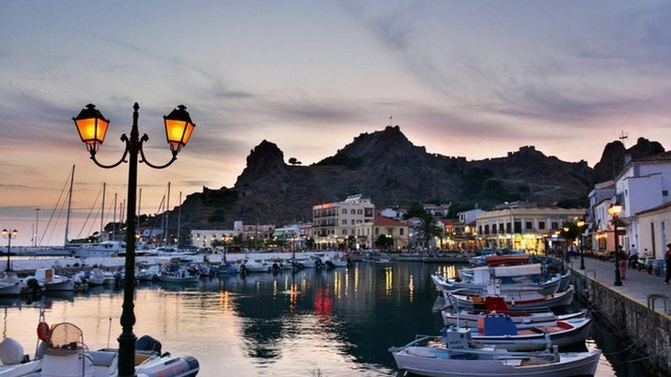 1366x768 Costa Del Sol Wallpaper 4k