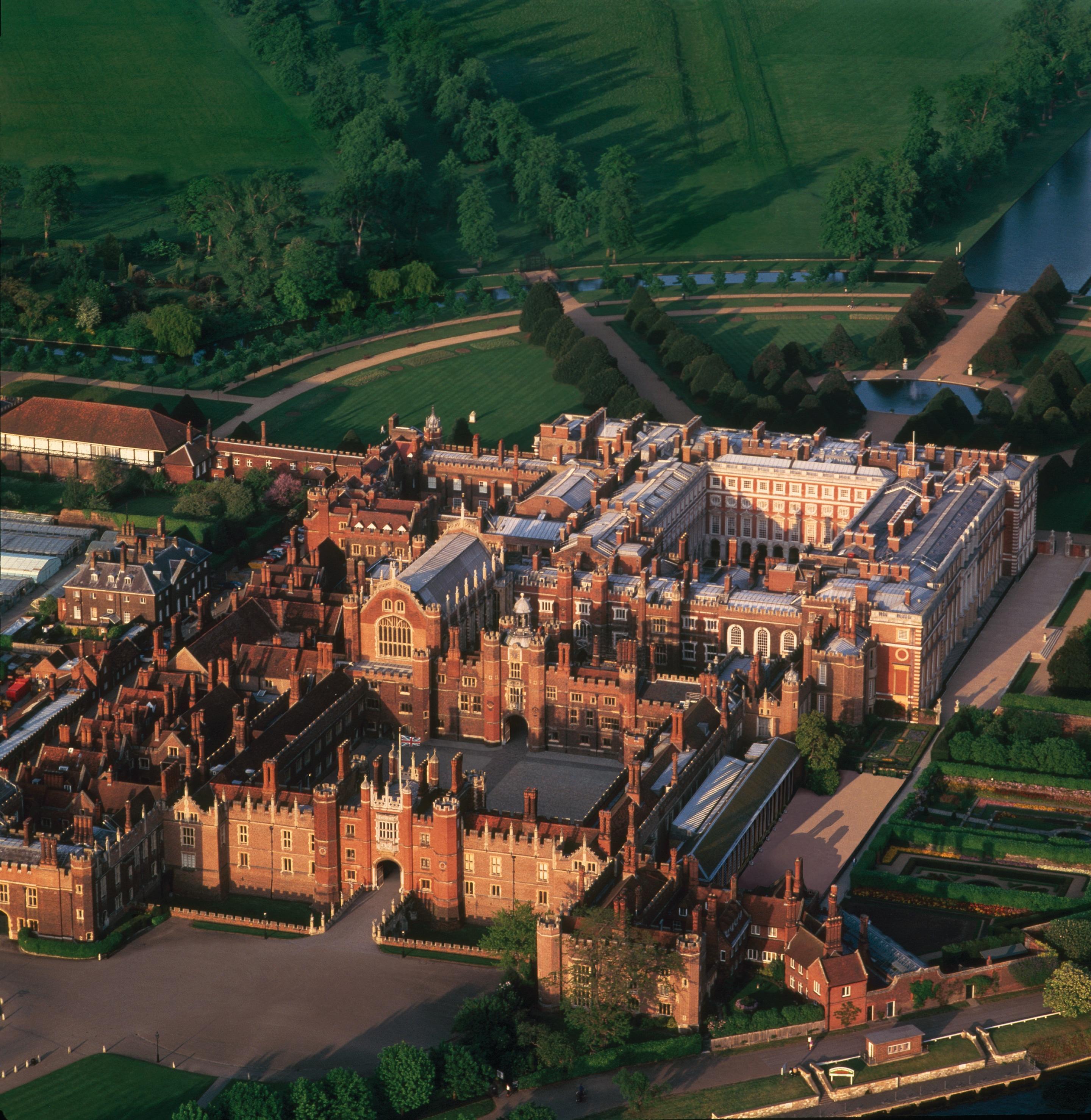 2880x2956 The secrets of Hampton Court Palace