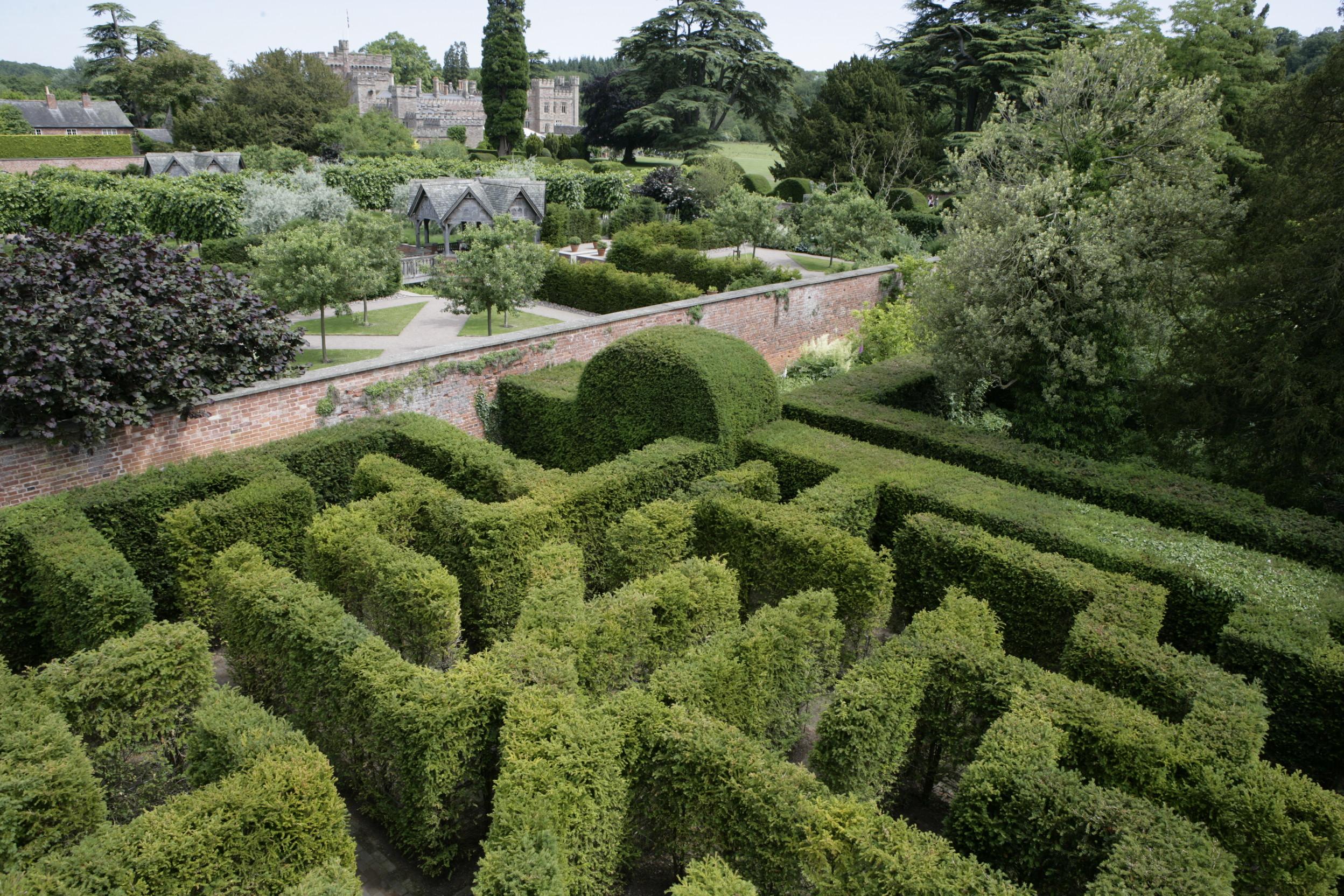 2496x1664 Gallery Court Castle