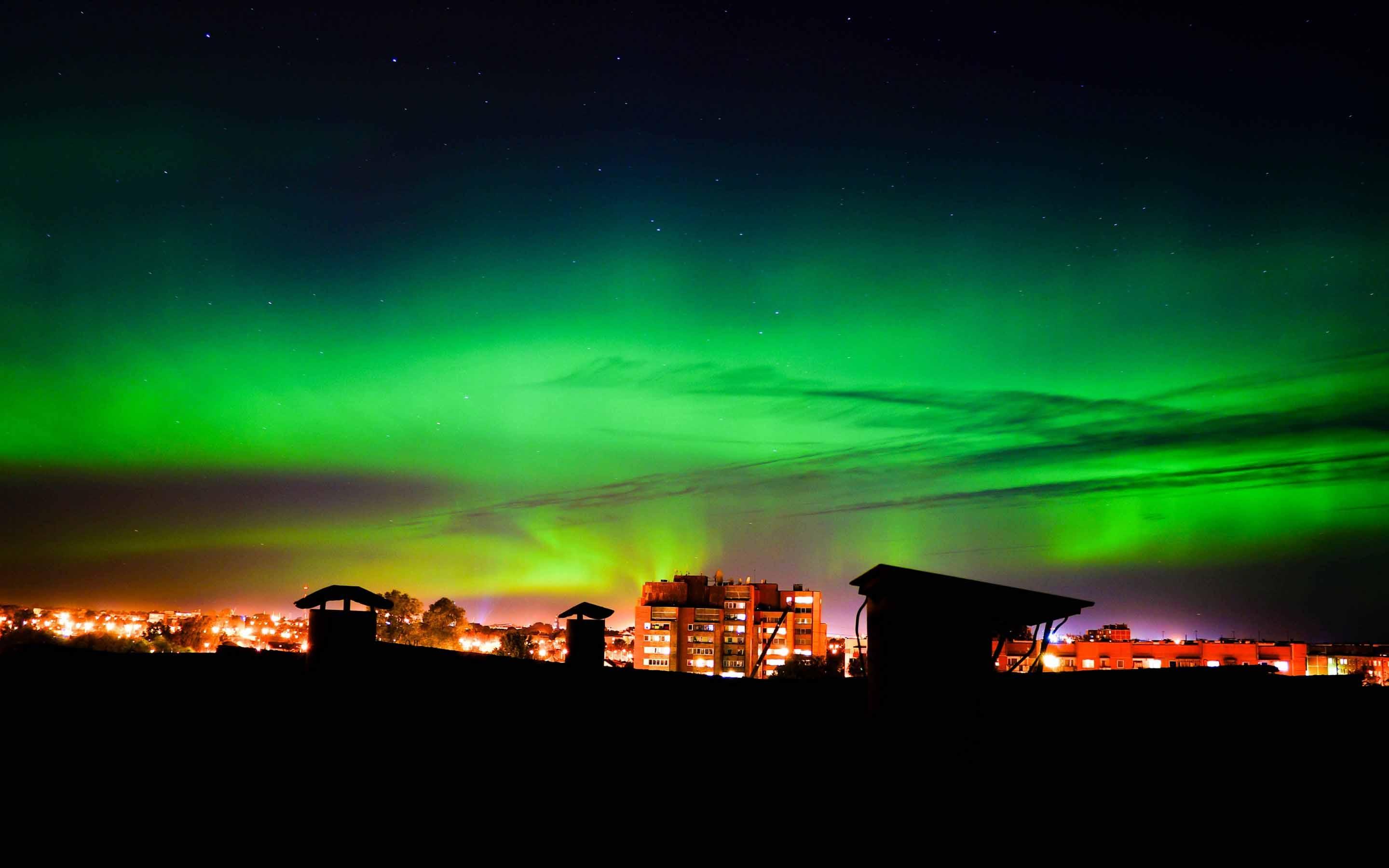 2880x1800 Northern Lights Aurora Borealis MacBook Air Wallpaper Download