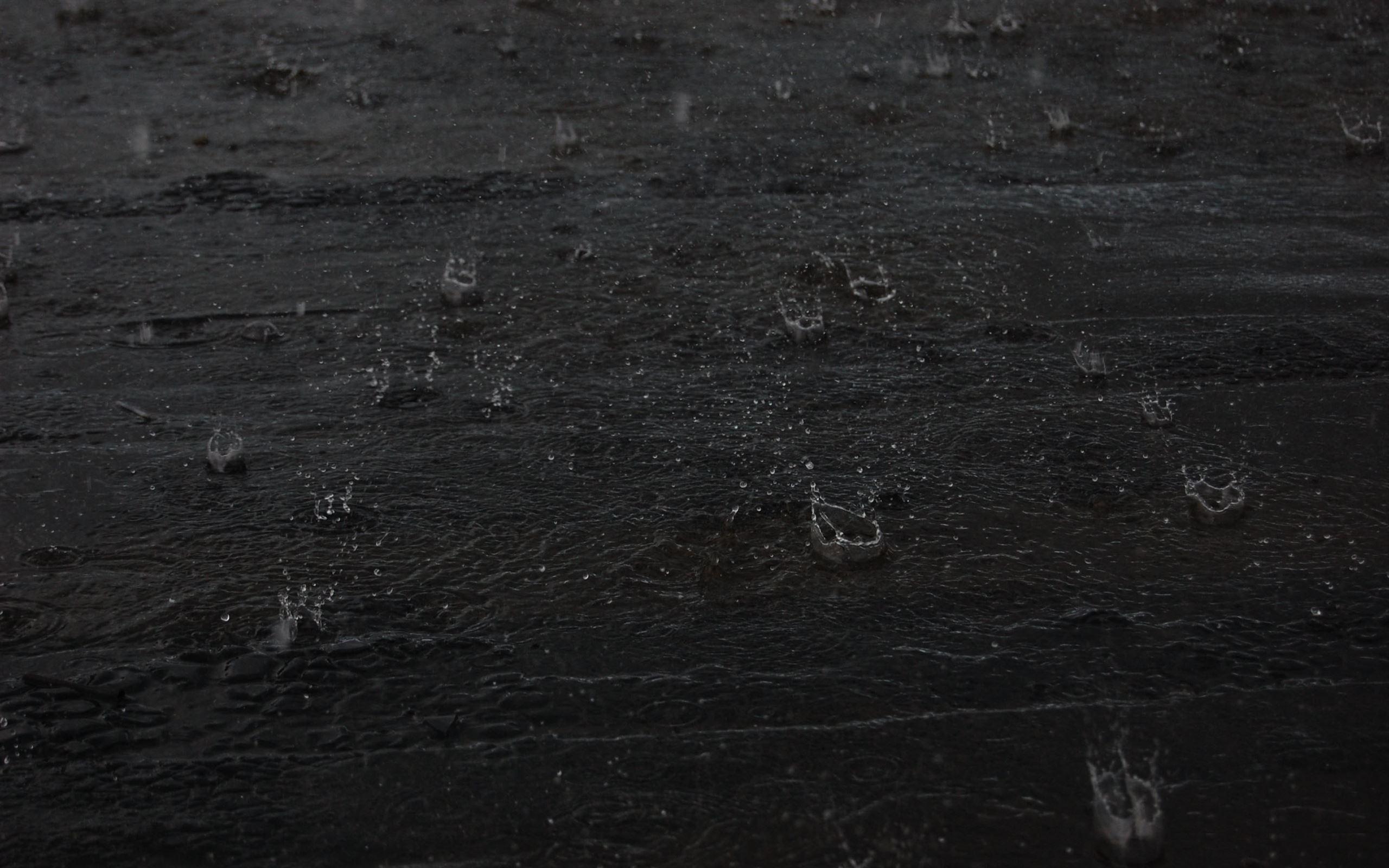 2560x1600 Cold Rain Drops MacBook Pro Wallpaper Download