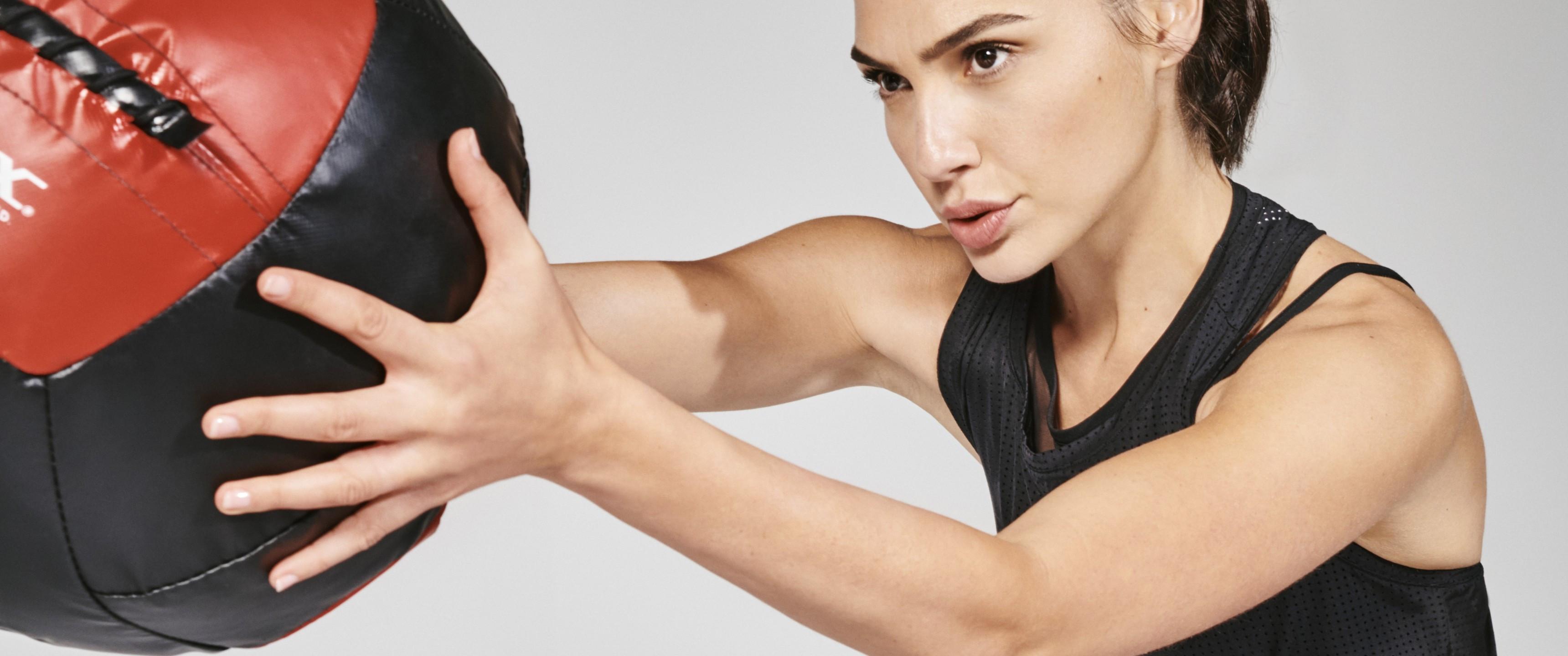 3440x1440 Download 3440x1440 Gal Gadot, Actress, Brunette, Woman, Fitness Wallpaper