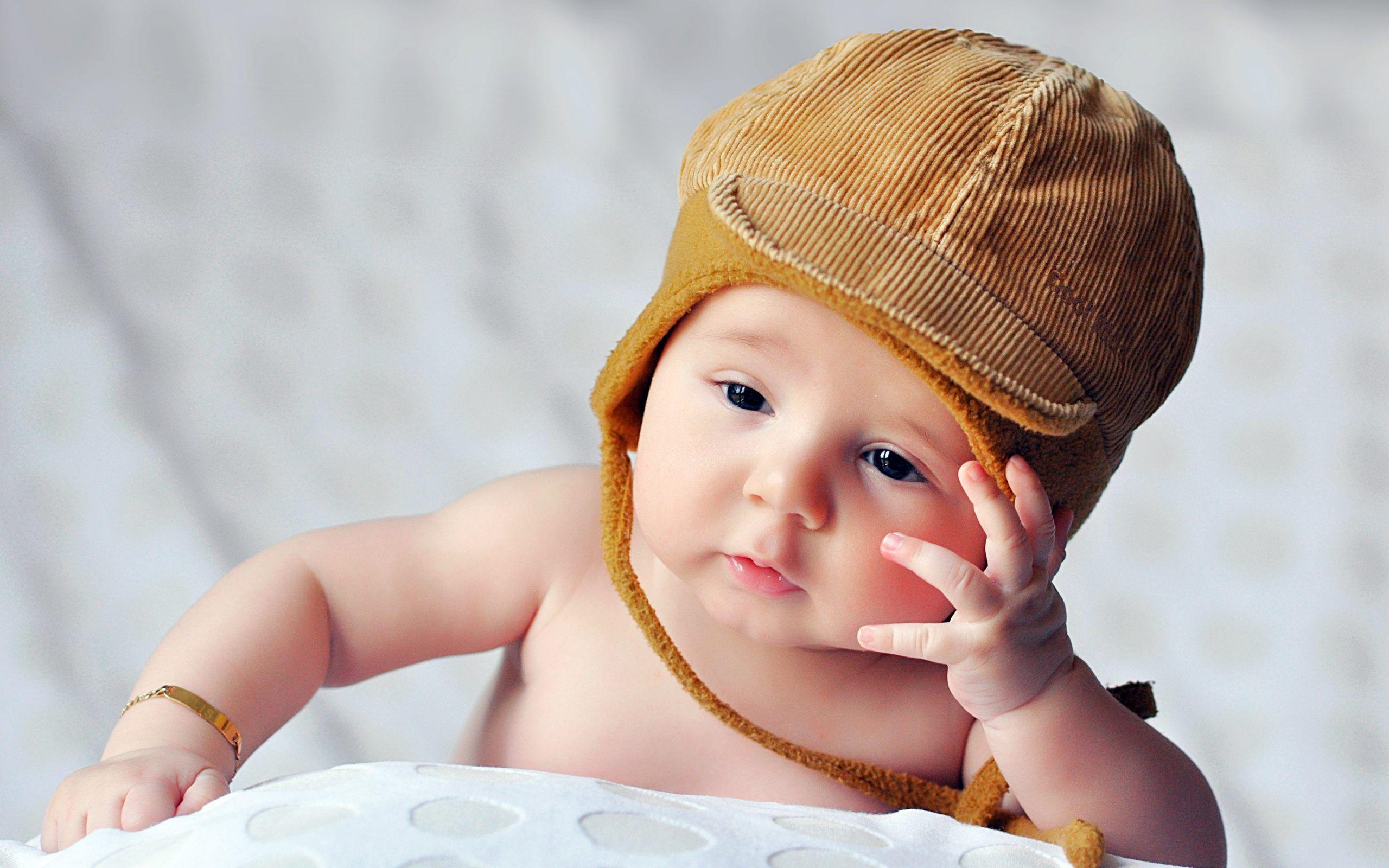 2560x1600 Baby Background