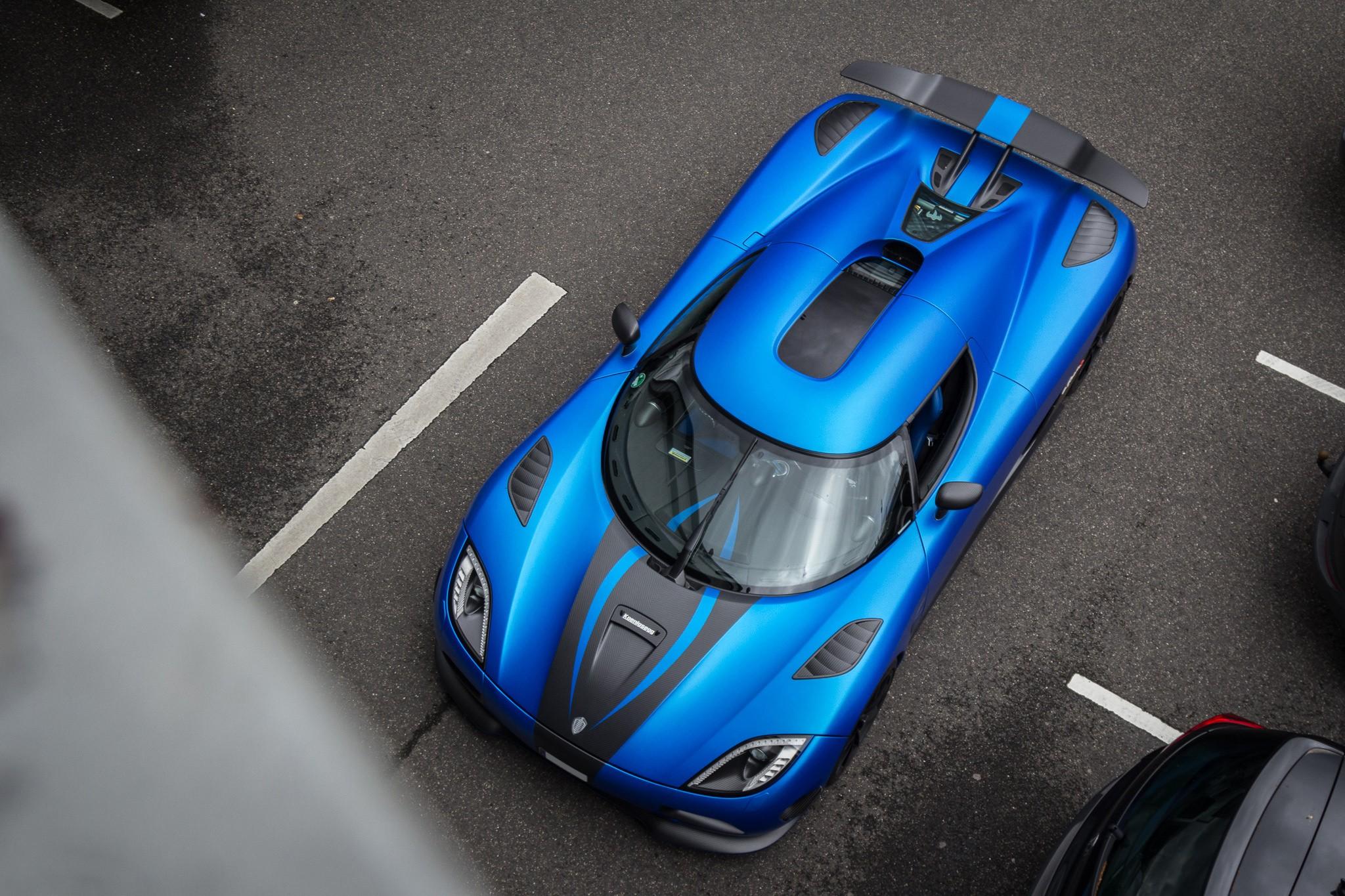 2048x1365 #supercars, #carbon fiber, #black cars, #car, #Super Car, #Koenigsegg Agera, #aerial view, #blue cars, #Koenigsegg, wallpaper. Mocah HD Wallpaper