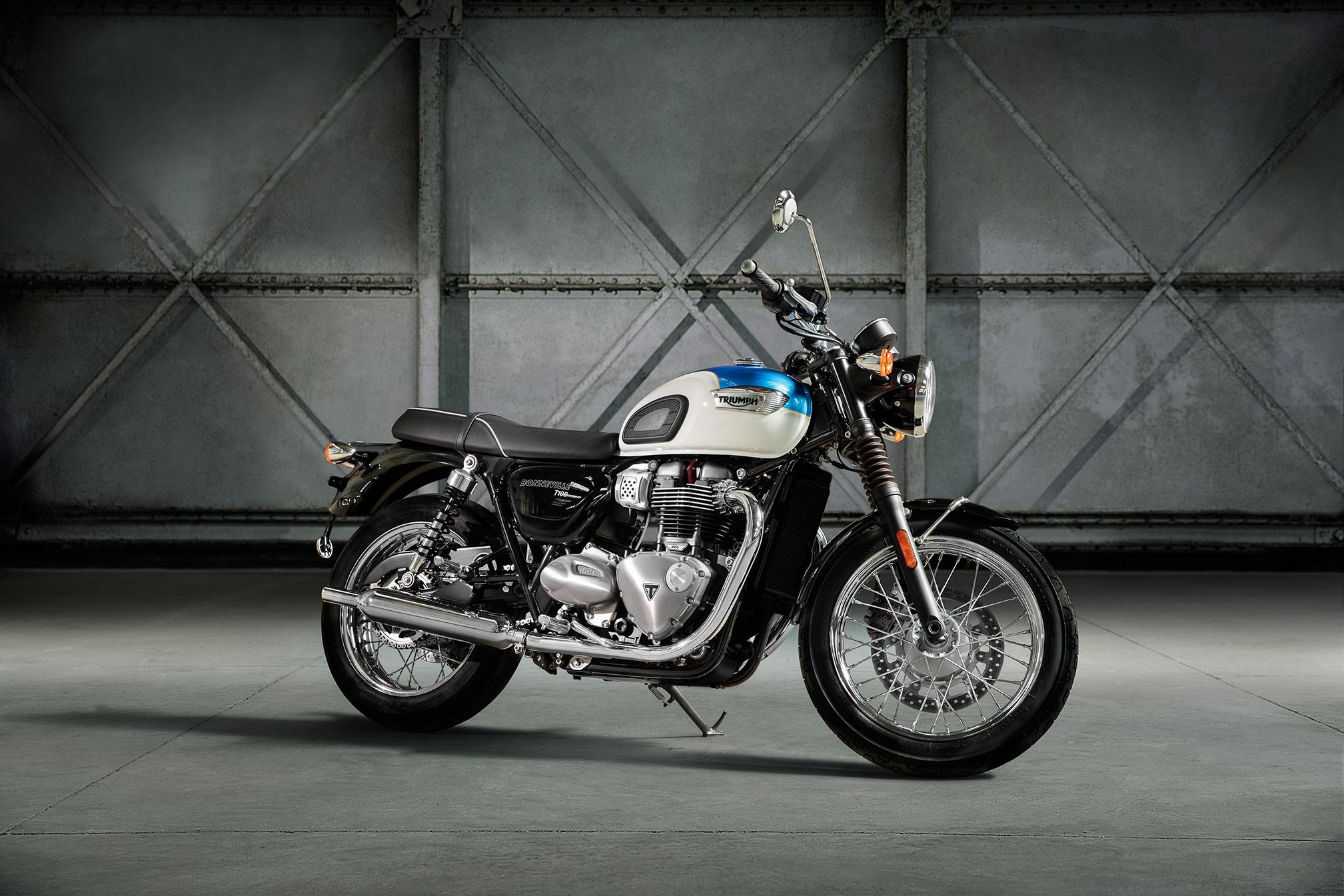 2017x1345 Triumph Bonneville T120 Wallpaper