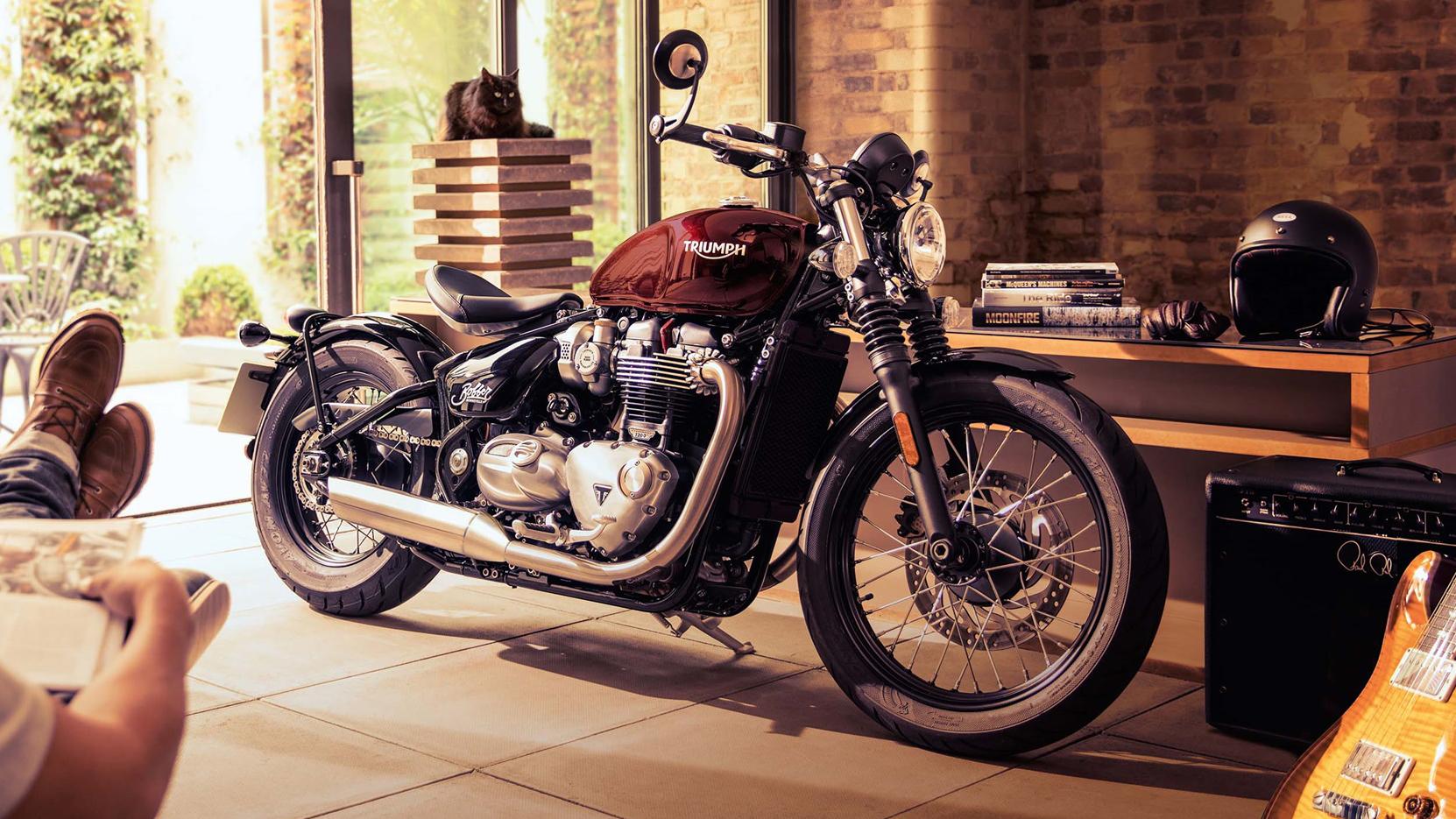 1662x935 Triumph Bonneville Bobber Photo Gallery