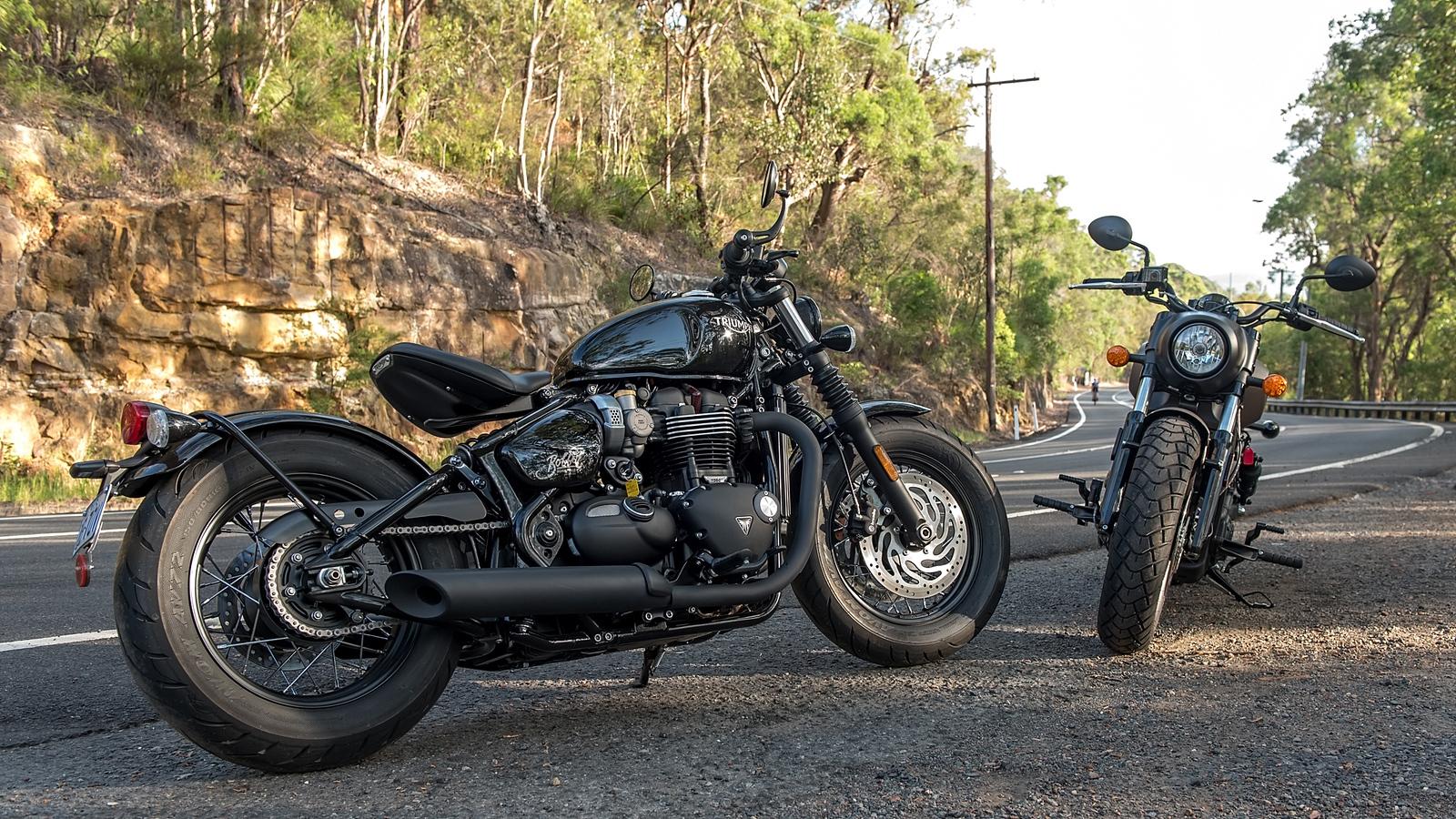 1600x900 TRIUMPH BONNEVILLE BOBBER BLACK & 2018 INDIAN SCOUT BOBBER COMPARED USA & ENGLAND