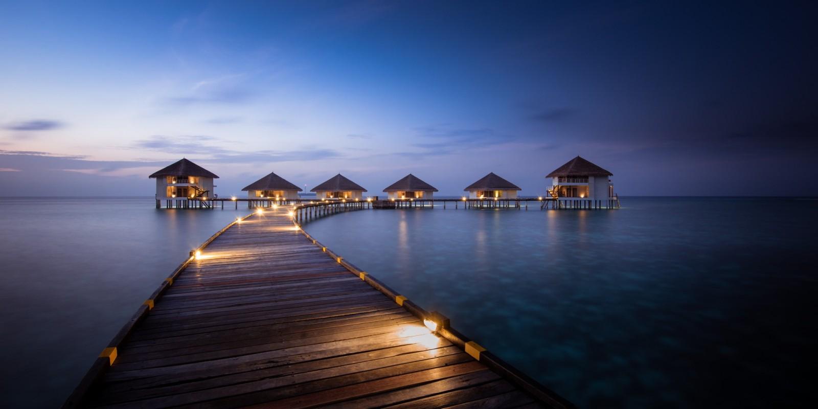 1600x800 sunlight, landscape, sunset, sea, bay, night, nature, reflection, beach, sunrise, blue, evening, morning, horizon, resort, tropical, summer, pier, dock, dusk, walkway, Maldives, artificial lights, bungalow, dawn, ocean, computer wallpaper