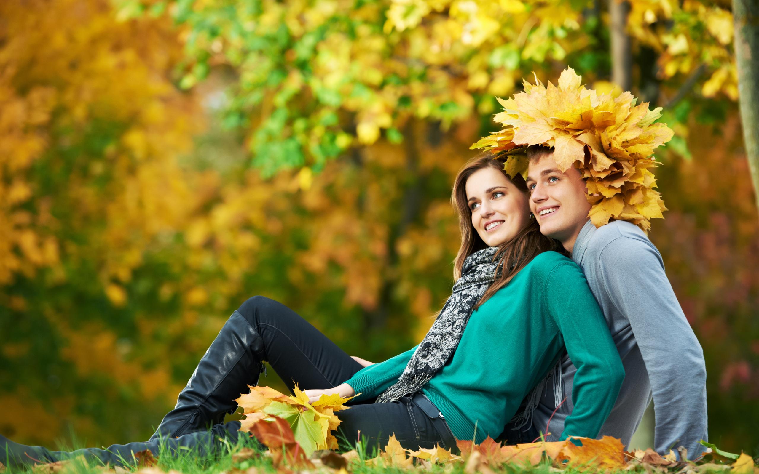 2560x1600 Meeting autumn Desktop wallpaper 1366x768