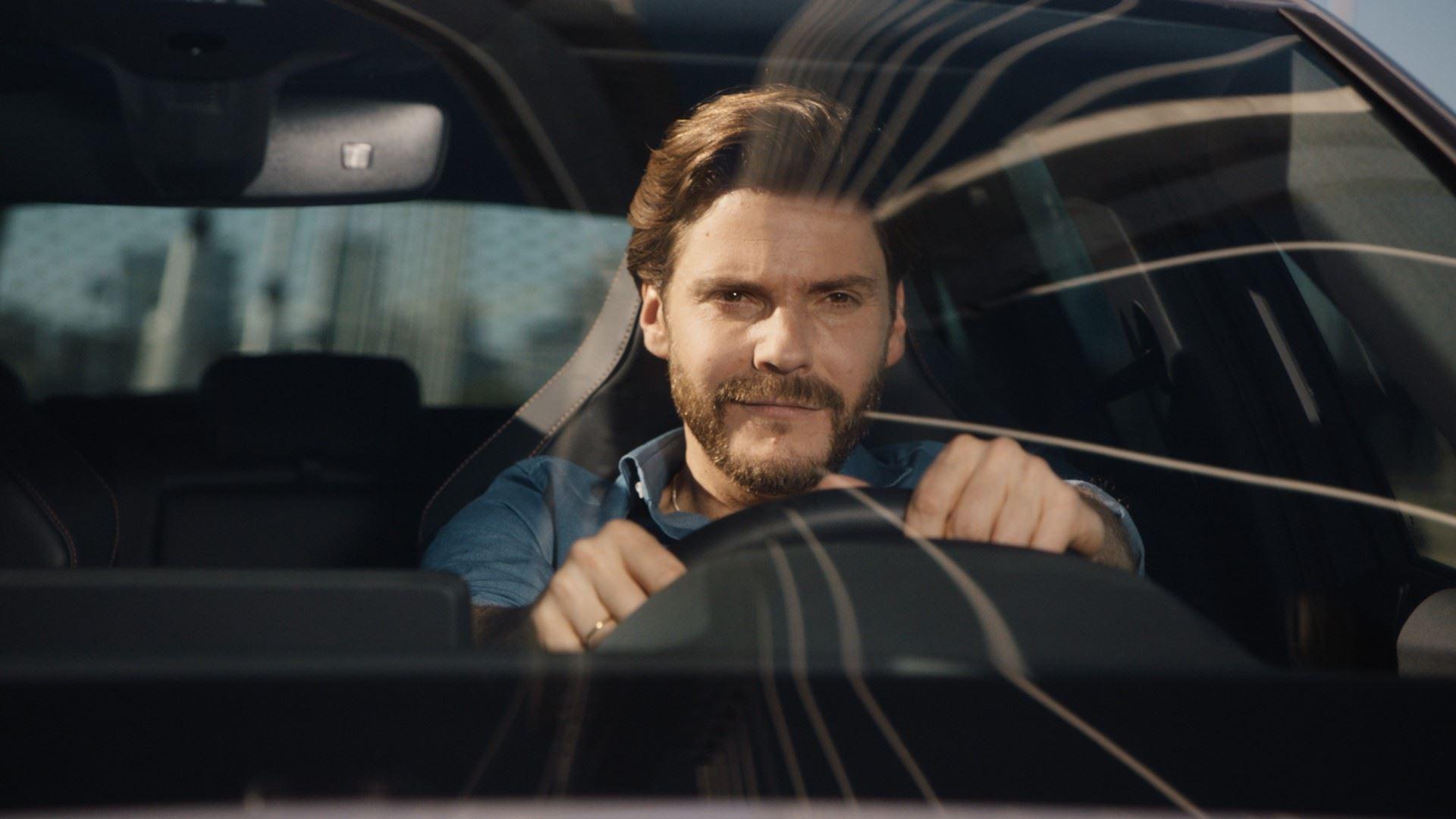 1920x1080 Hollywood actor Daniel Brühl joins the CUPRA Tribe for the launch of the CUPRA Leon e−HYBRID