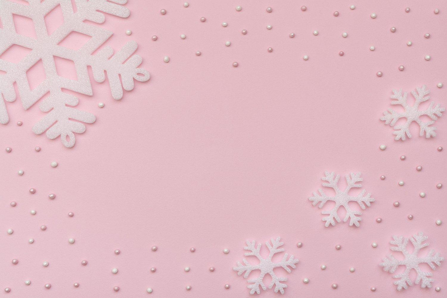 1500x1000 Christmas pink background with white snowflakes and beads