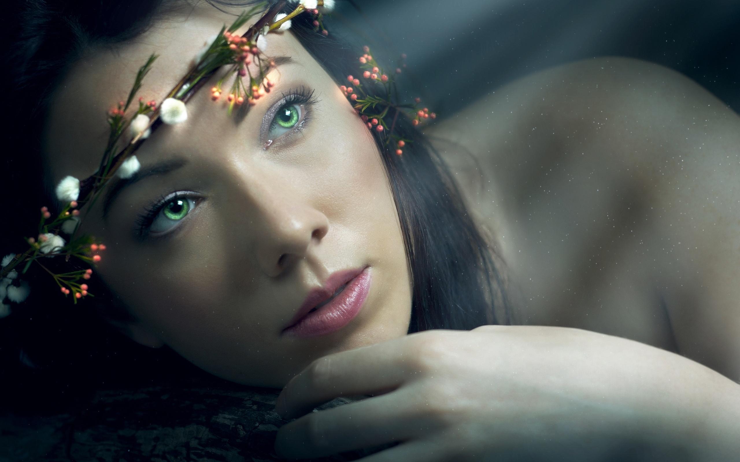 2560x1600 Girls With Black Hair And Bright Green Eyes