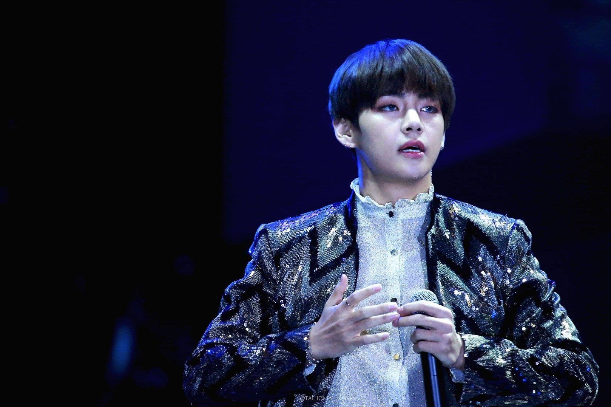2048x1365 Kim Tae Hyung Wallpaper