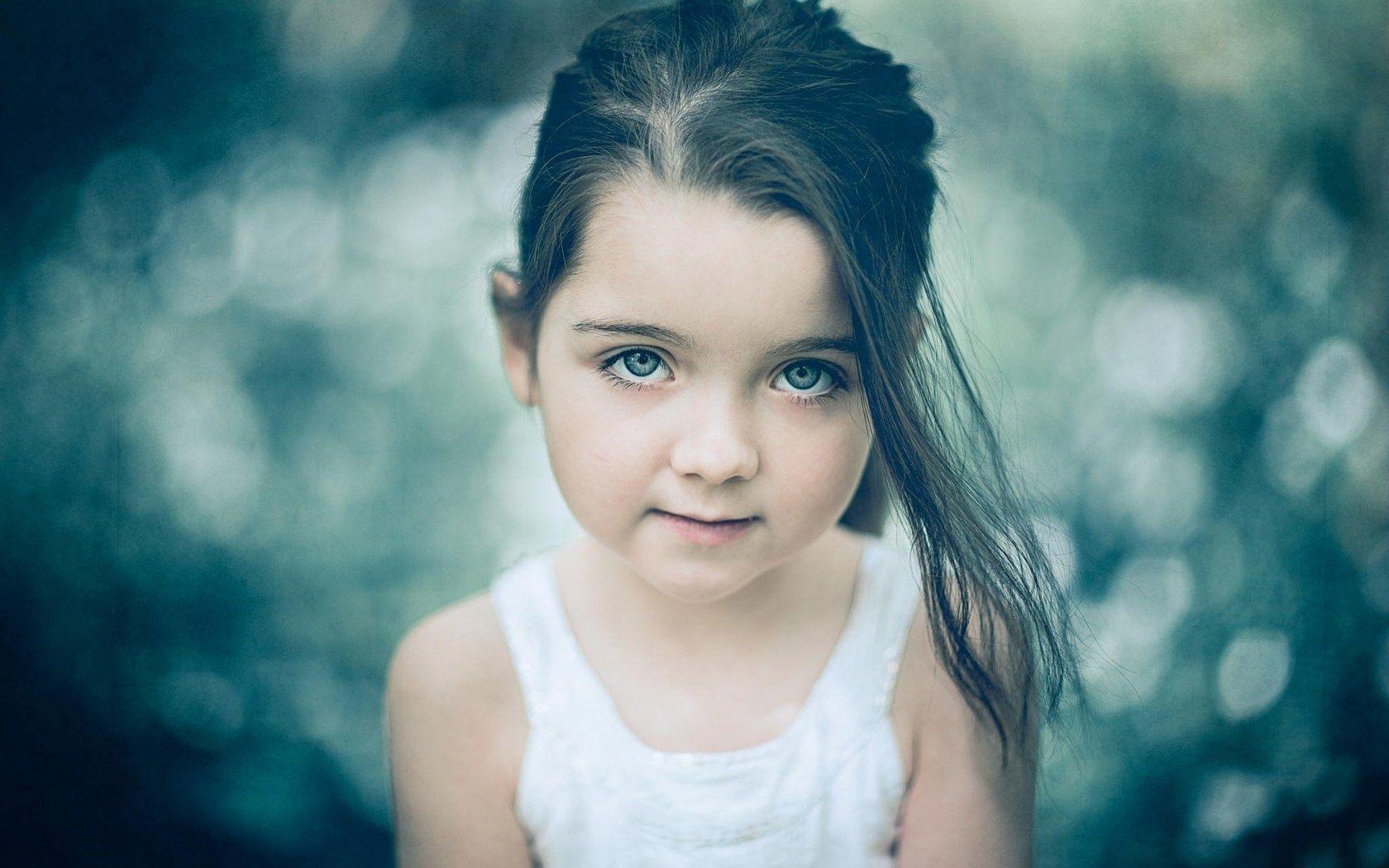 1680x1050 Cute Kid Wallpaper