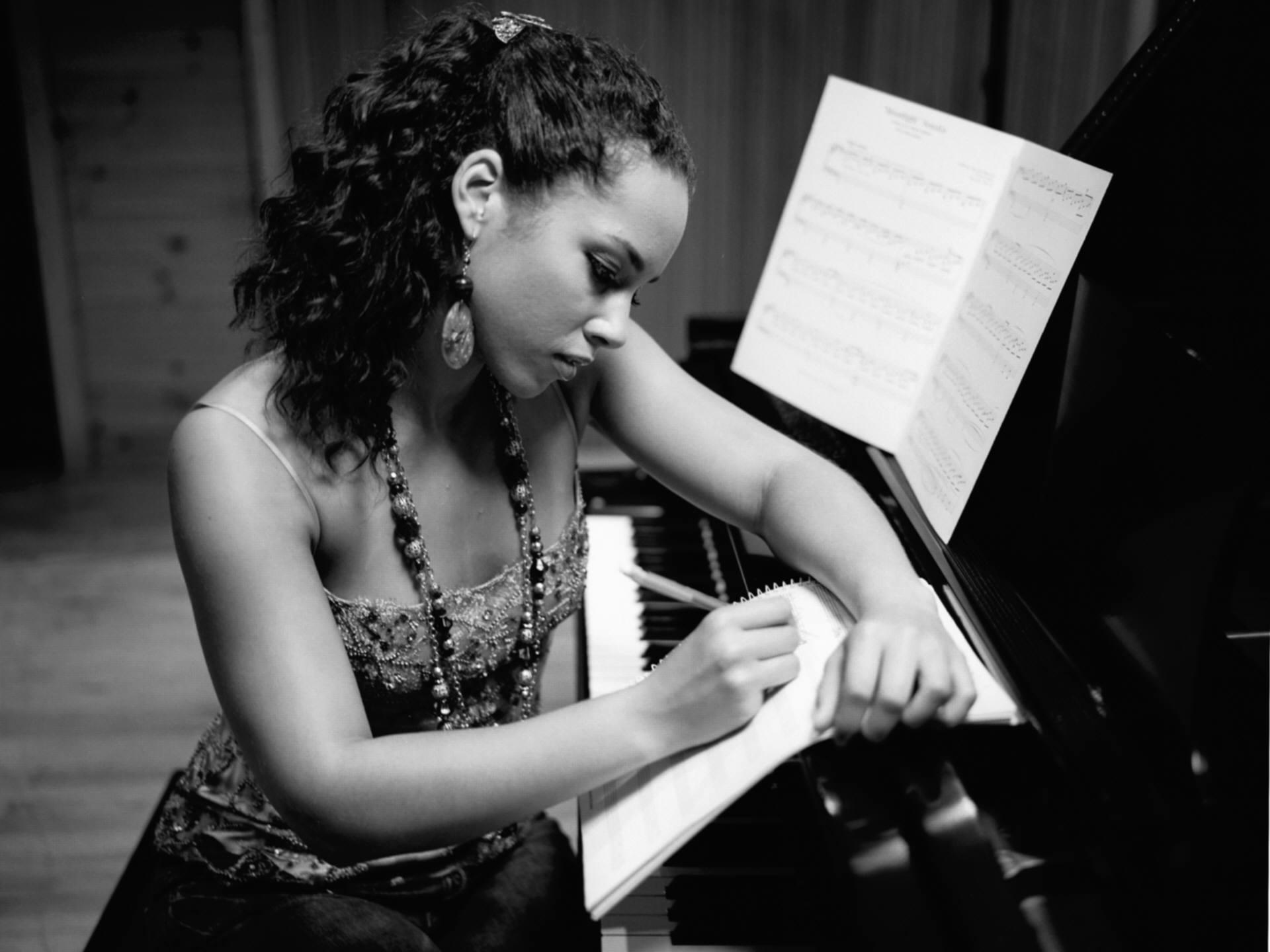 1920x1440 Alicia Keys 3 wallpaper. Alicia Keys 3