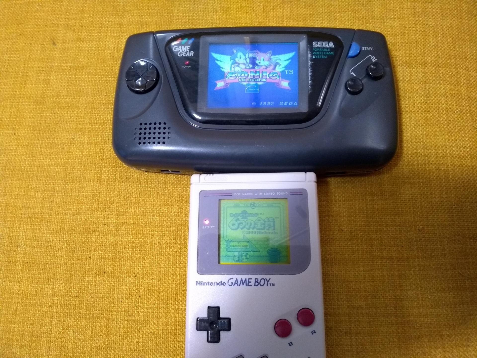 Ultimate game gear. Сега гейм Гир. Геймбой Нинтендо 2002 год картриджи. Sega game Gear Micro. Game boy Nintendo с 2 экранами.