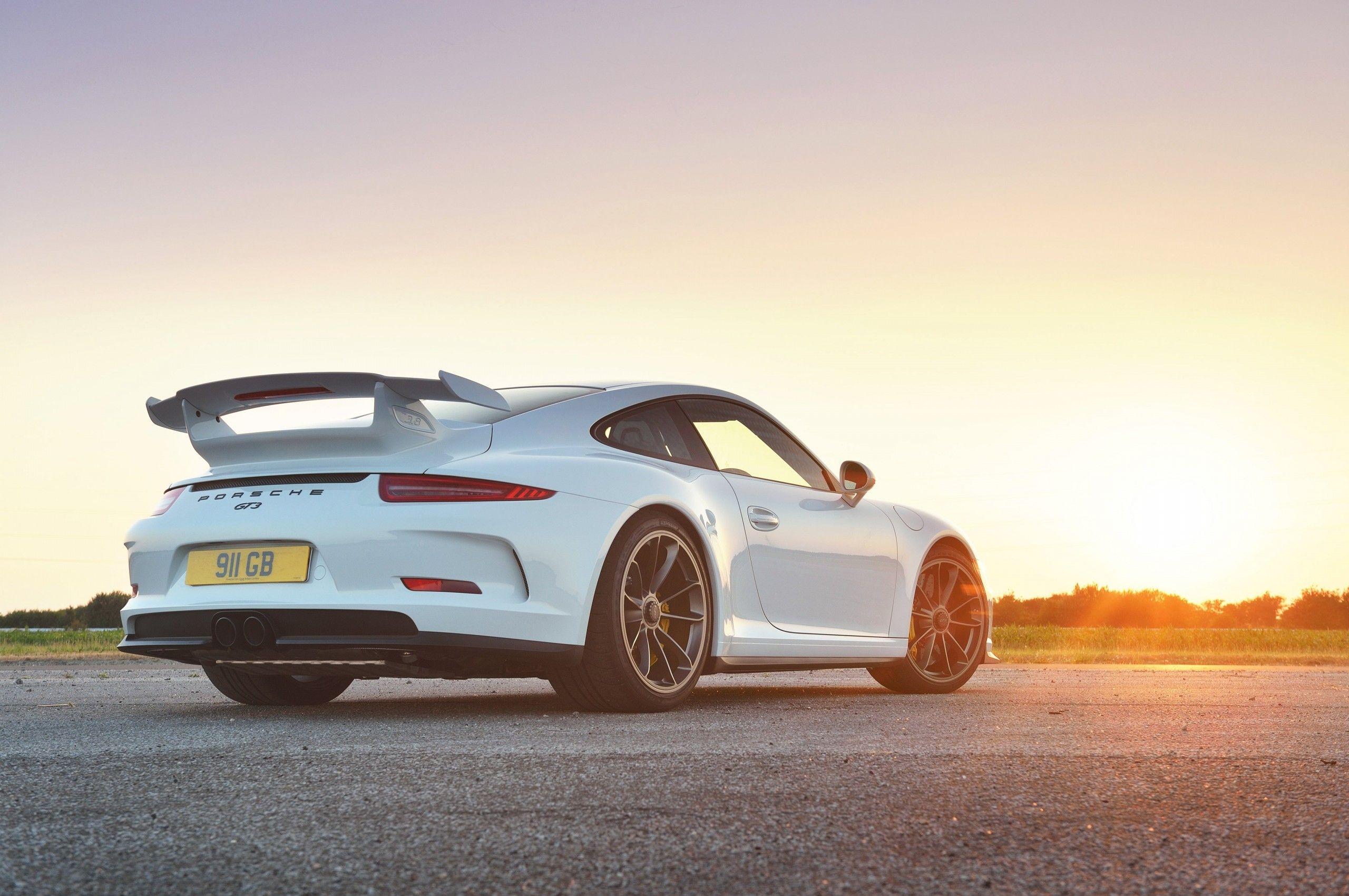 2560x1700 Download 2560x1700 Porsche 911 Gt White, Side View, Sunlight, Cars
