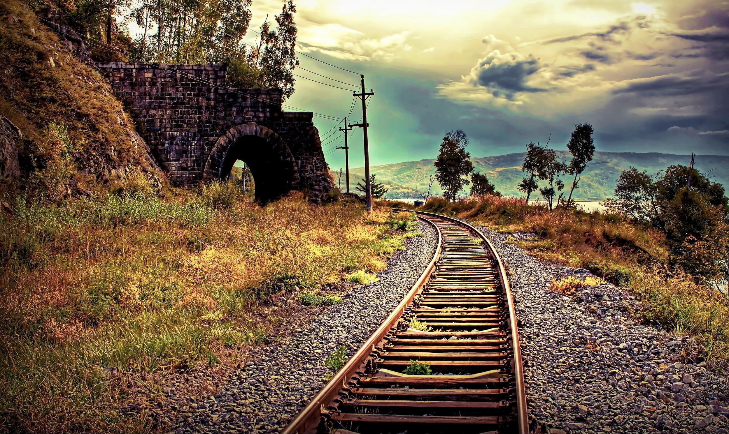 2500x1490 HD Train Tracks Wallpaper
