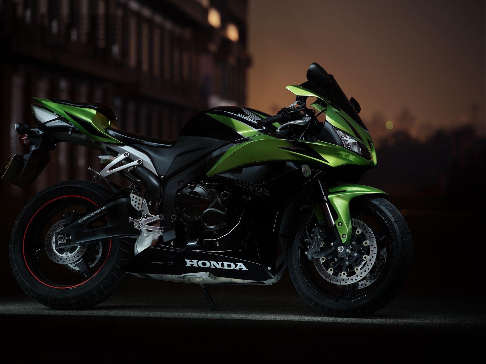 1600x1200 Download wallpaper 1600x1200 honda cbr600rr, sportbike, motorcycle, side view standard 4:3 HD background