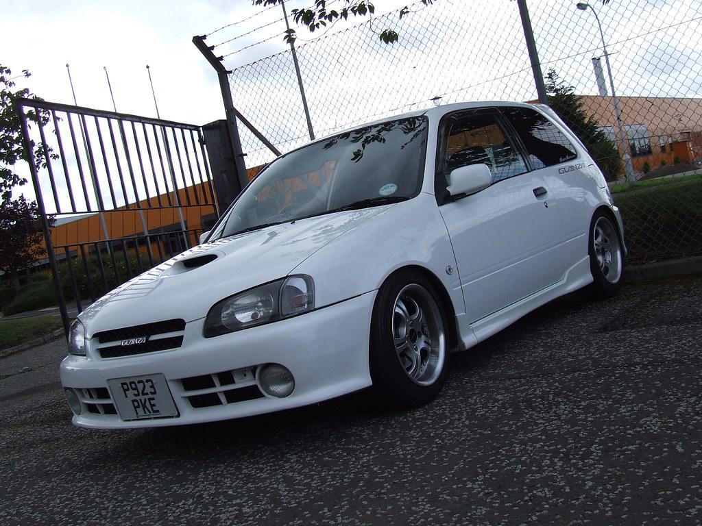 1024x768 Toyota Starlet Glanza V. Adrian Gail