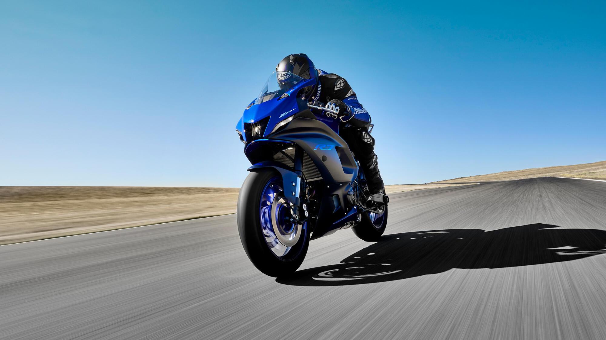 2000x1125 Middleweight Mania: The 2022 Yamaha R7 officially revealed
