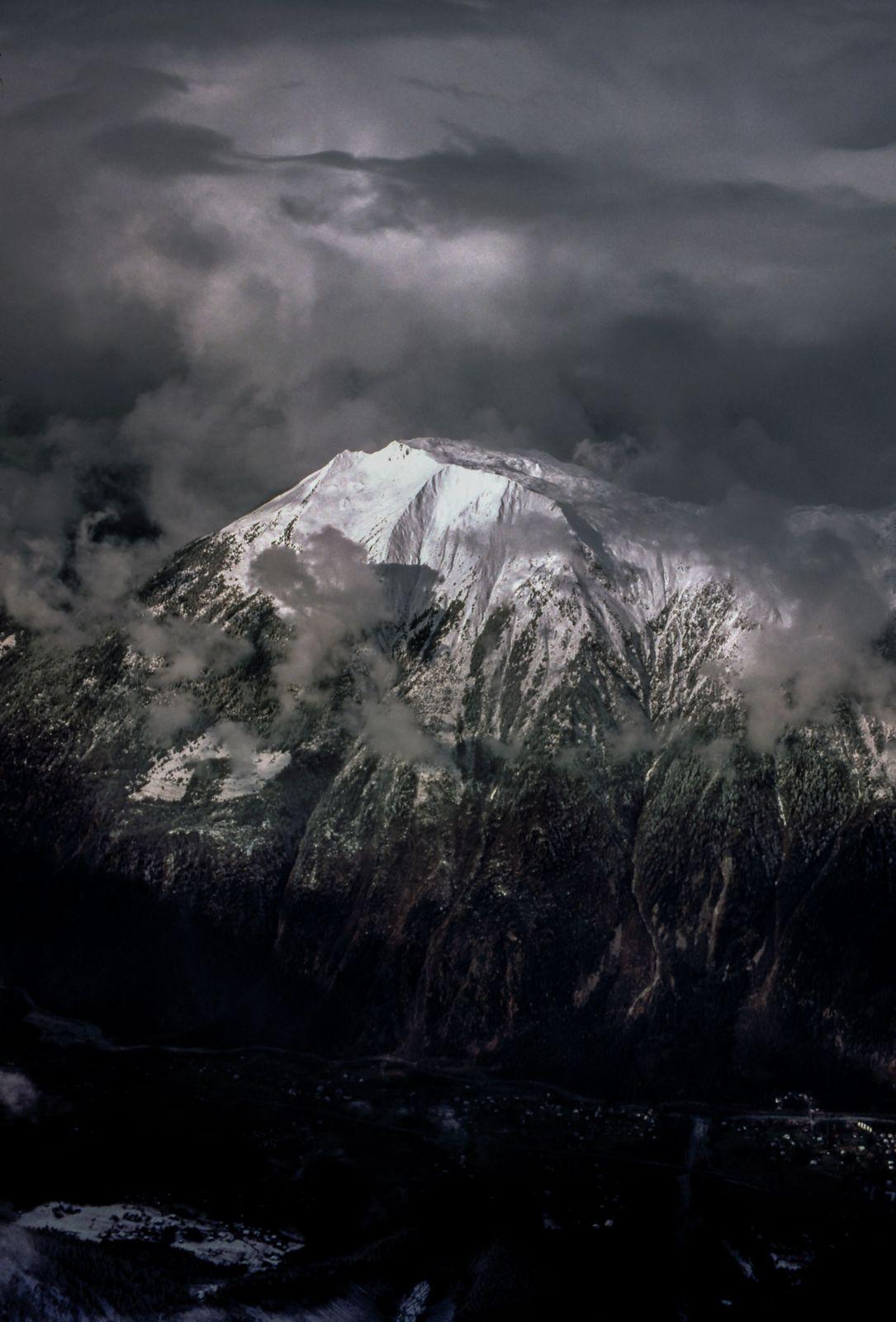 1085x1600 Nature Sky Landscape Clouds Black And White Mountain Snow Wallpaper