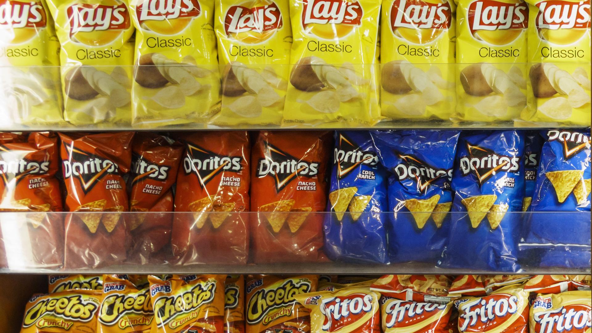 1920x1080 Why is there so much air in bags of potato chips?