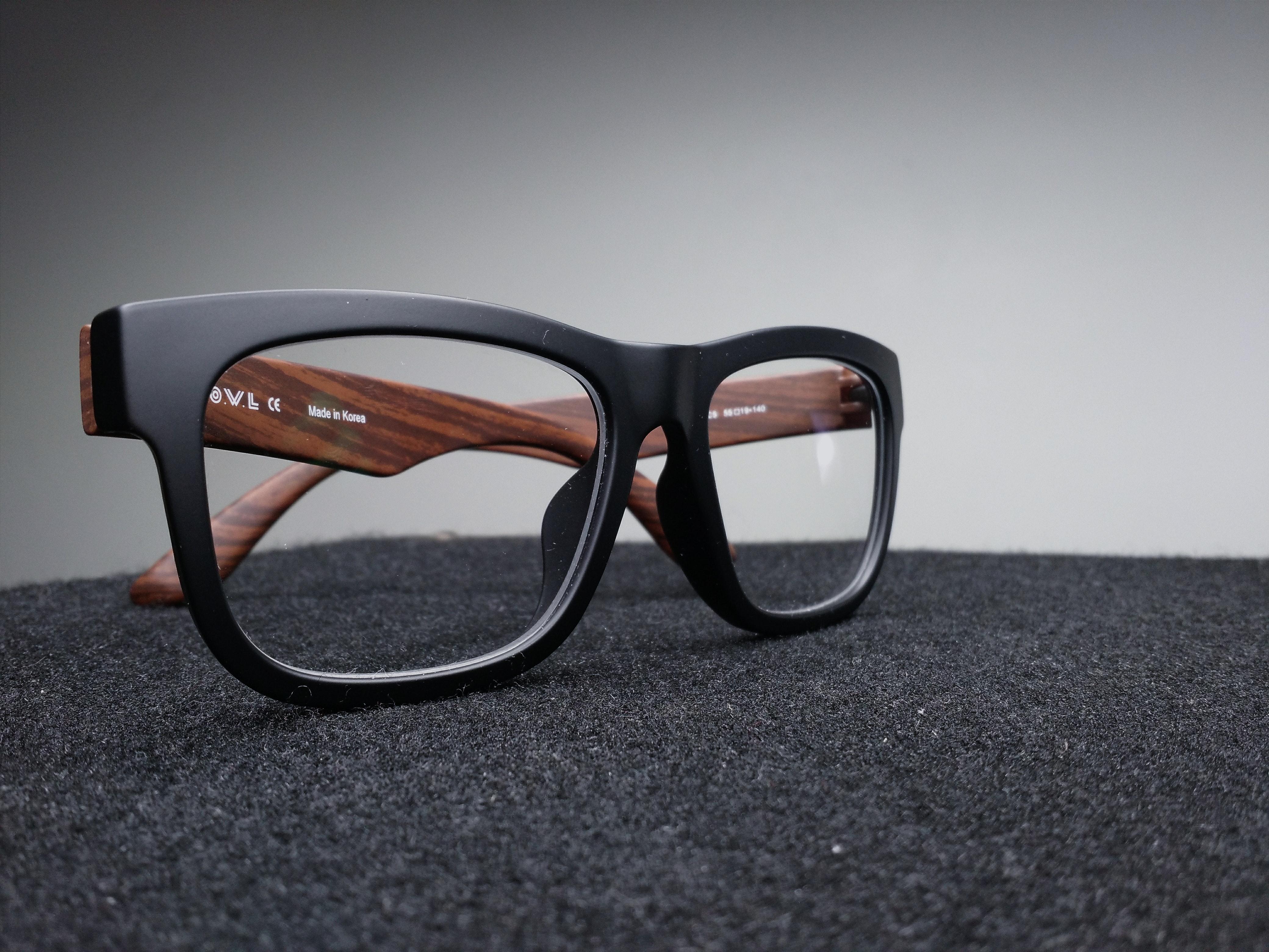 4160x3120 Black Framed Eyeglasses on Black Surface · Free