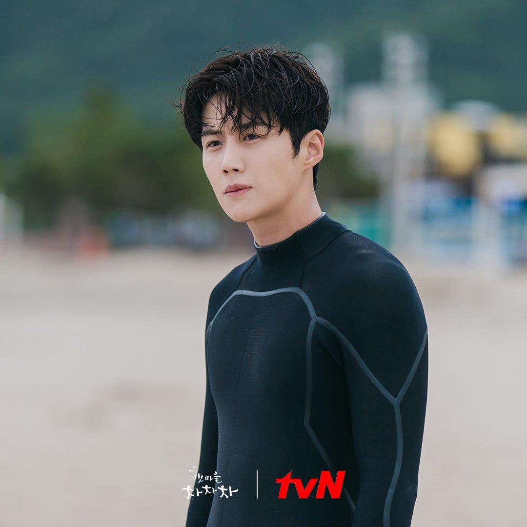 1080x1080 Kim Seon Ho Explains Why He Was Drawn To His Character In “Hometown Cha Cha Cha”