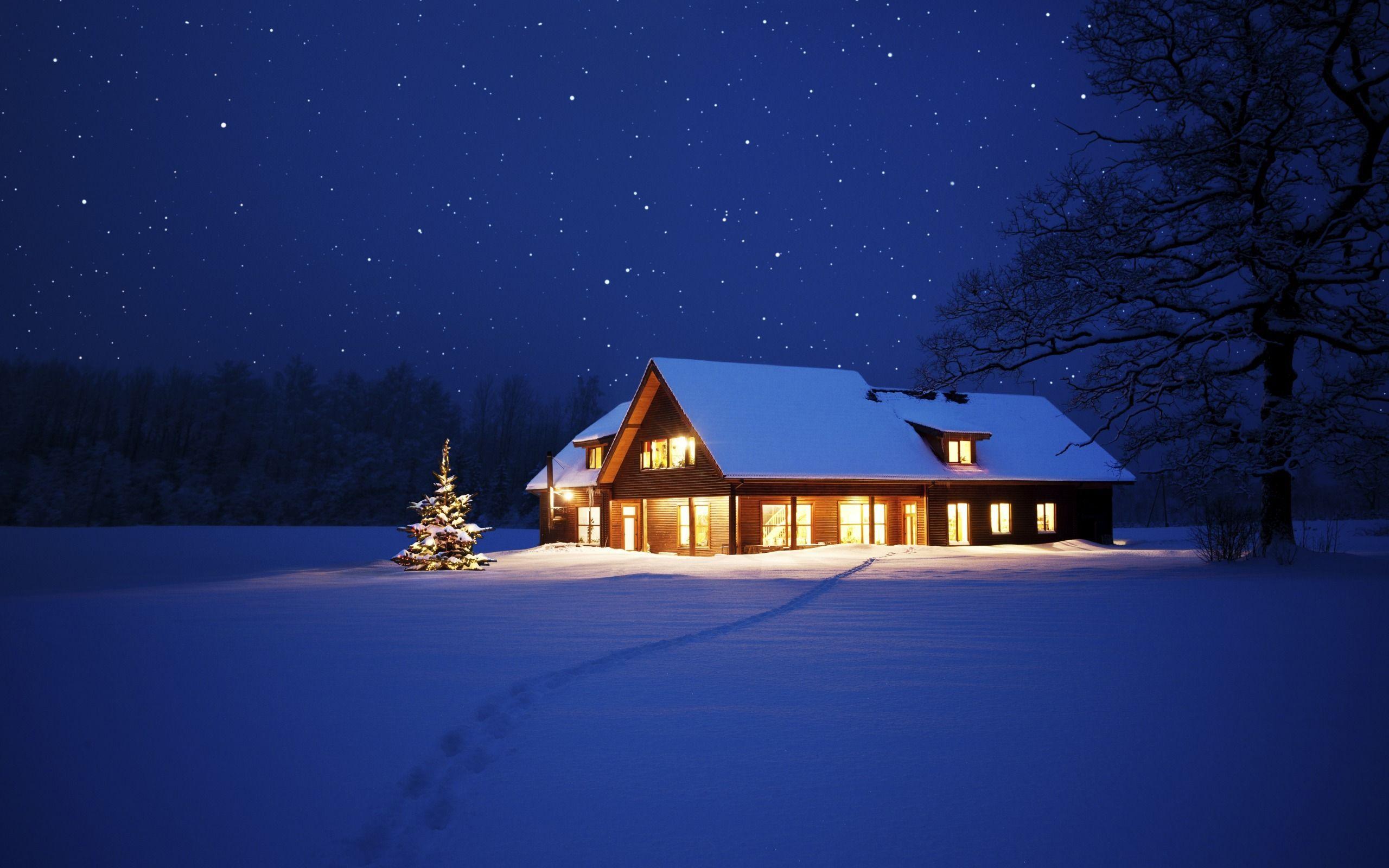 2560x1600 Lonely Winter House Wallpaper