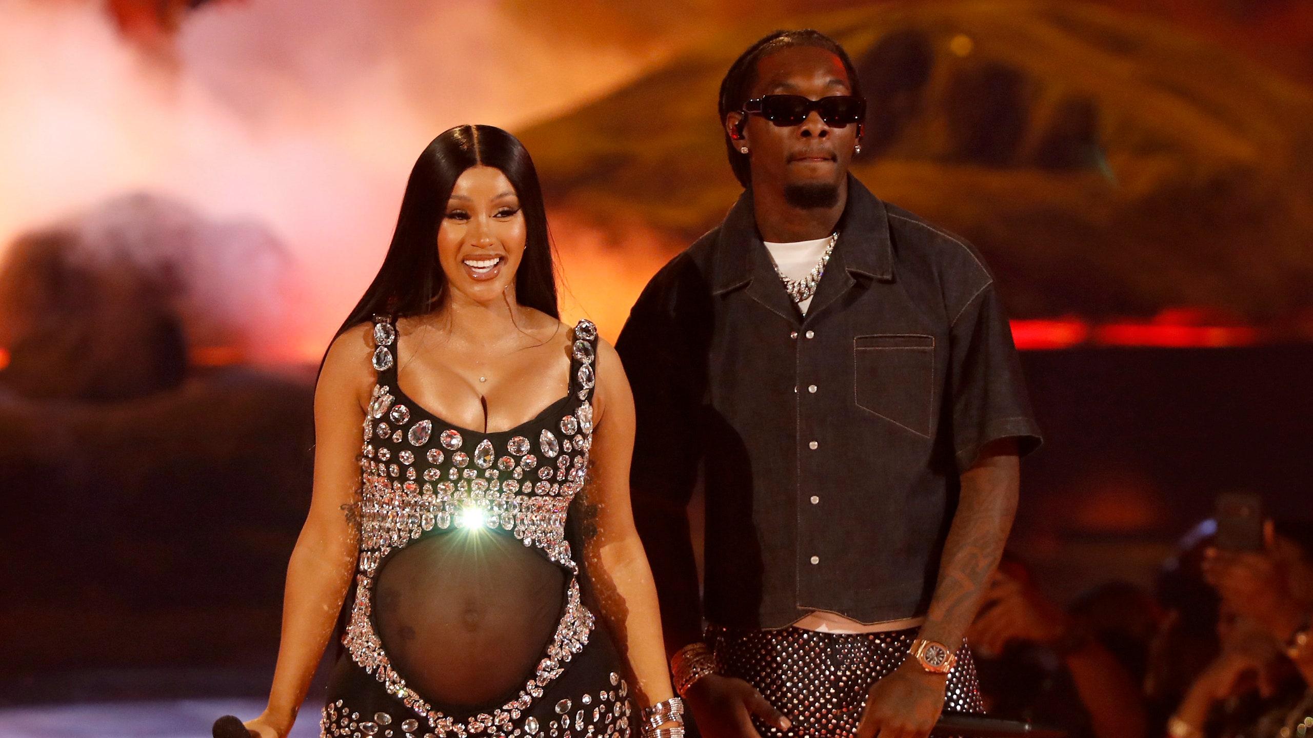 2560x1440 Cardi B and Offset Welcome New Baby