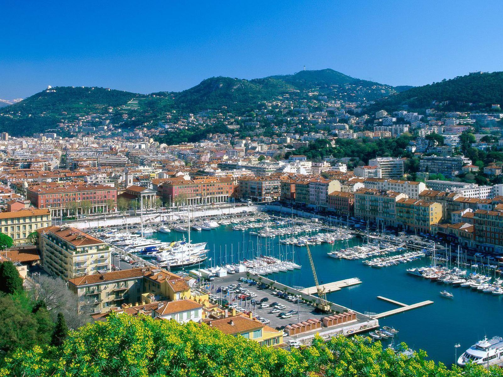 1600x1200 Yachts in the port city of Marseille, France wallpaper and image