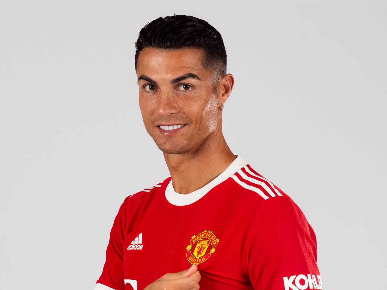1280x960 Exclusive First Photo Of Cristiano Ronaldo In New Man Utd Kit For 2021 22