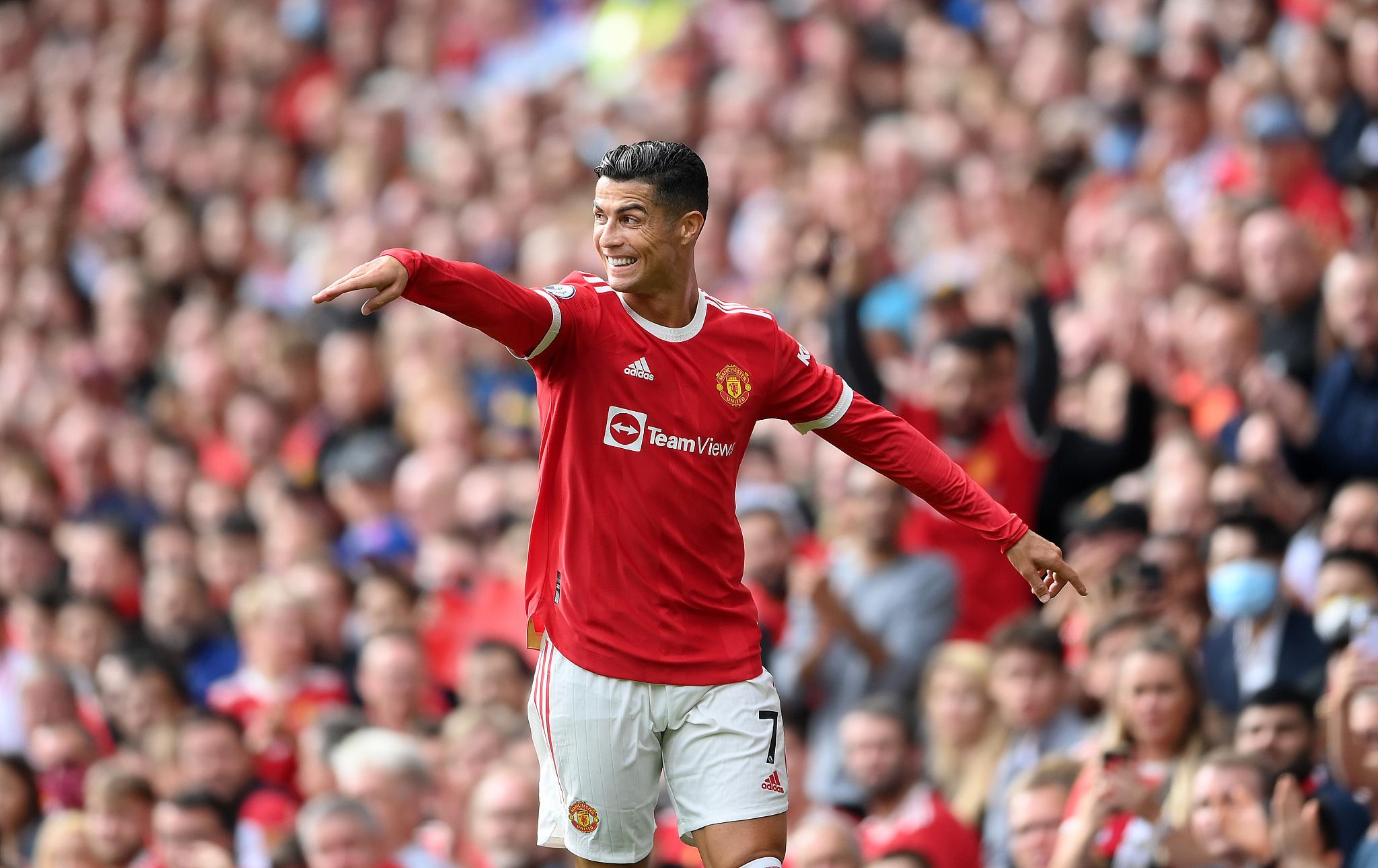 2048x1290 Ronaldo shines on Man Utd return, Napoli claim comeback win over Juve