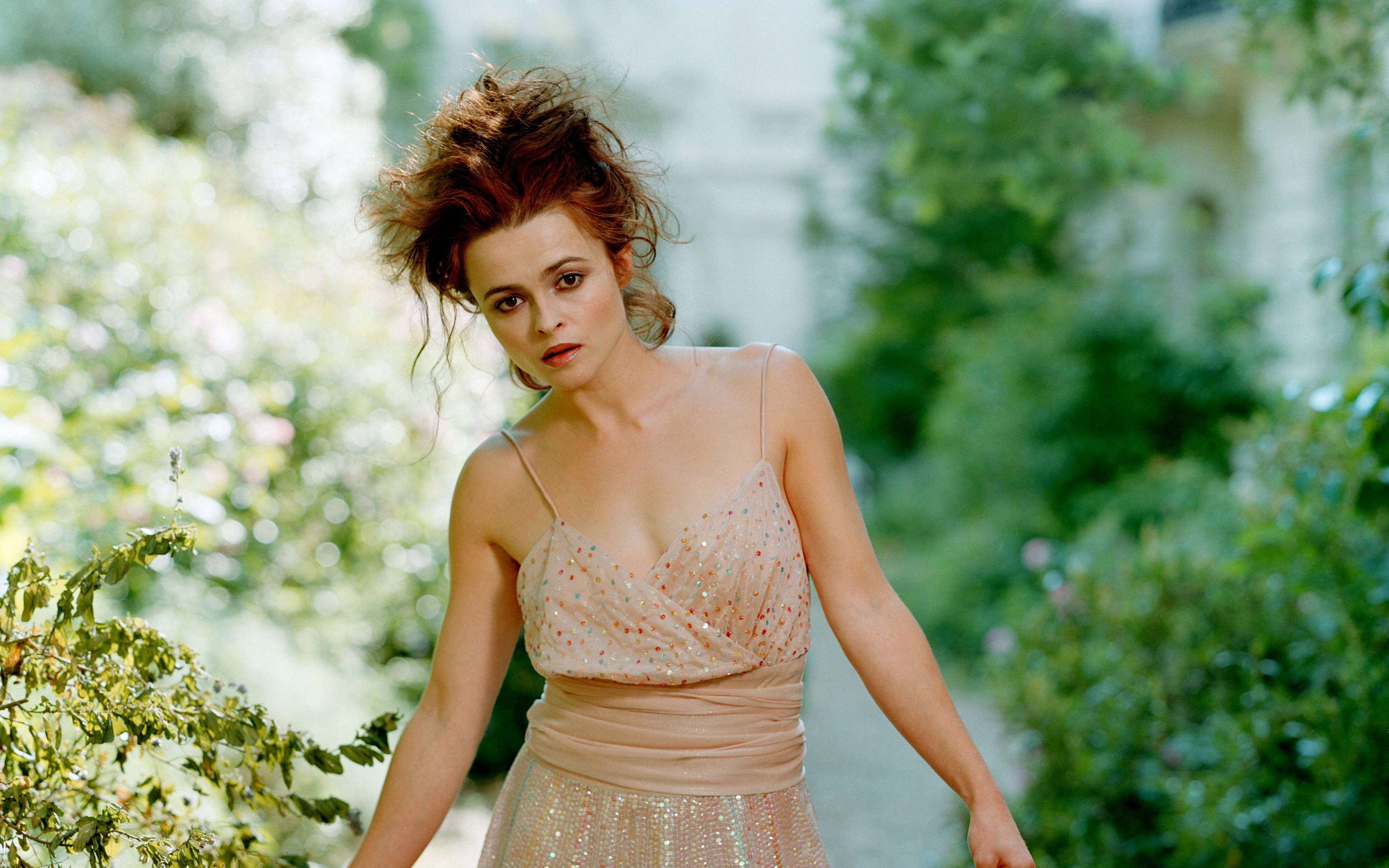 3200x2000 Helena Bonham Carter Cleavage Image Wallpaper, HD Celebrities 4K Wallpaper, Image, Photo and Background