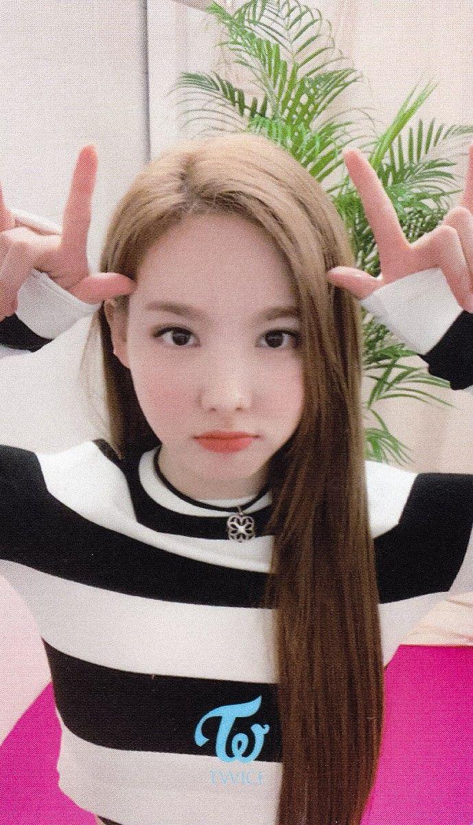 689x1200 Twice Nayeon Wallpaper