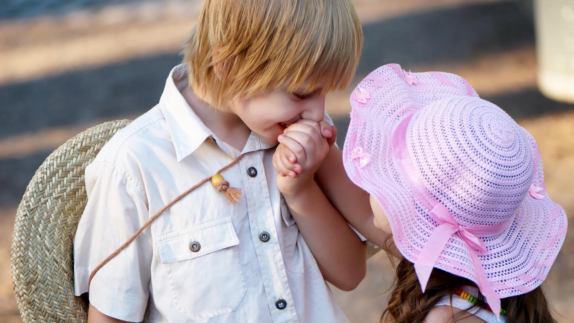 1920x1080 1920x1080 Gentle little boy, cute little girl, childhood, love, child, kiss, children, romance, valentine