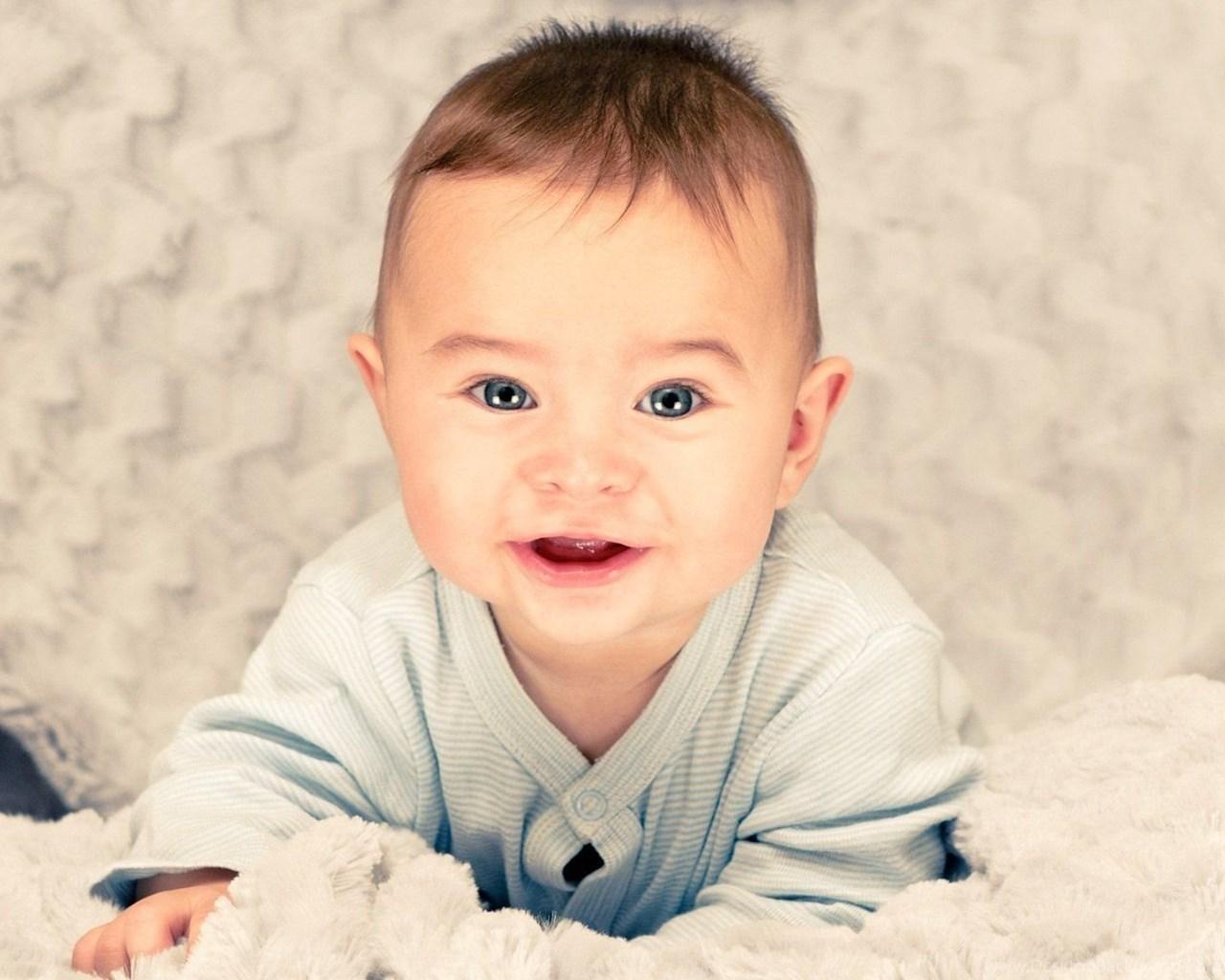 1280x1024 Cute Baby Boy Wallpaper Desktop Background