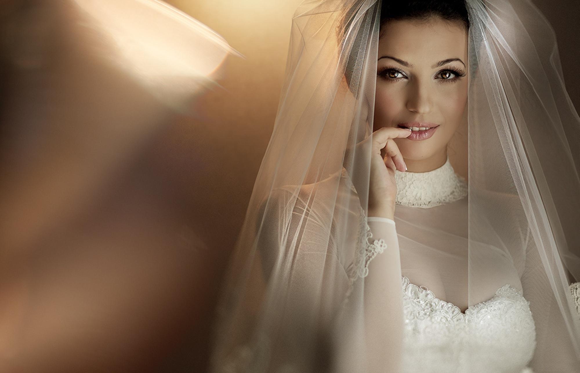 2000x1287 Desktop Image Of Bride