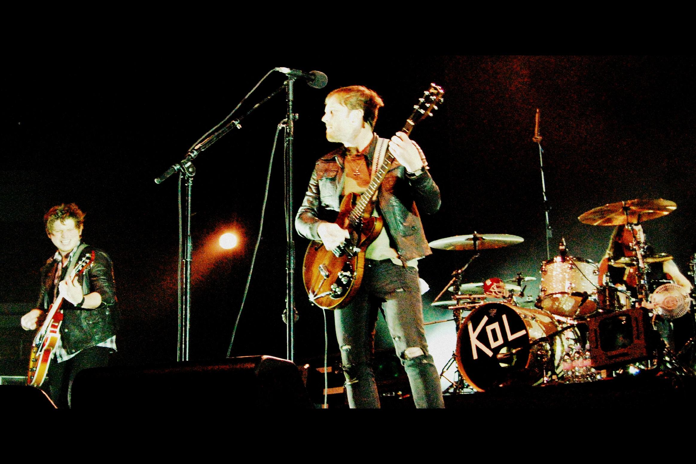 2328x1553 Kings Of Leon On Stage
