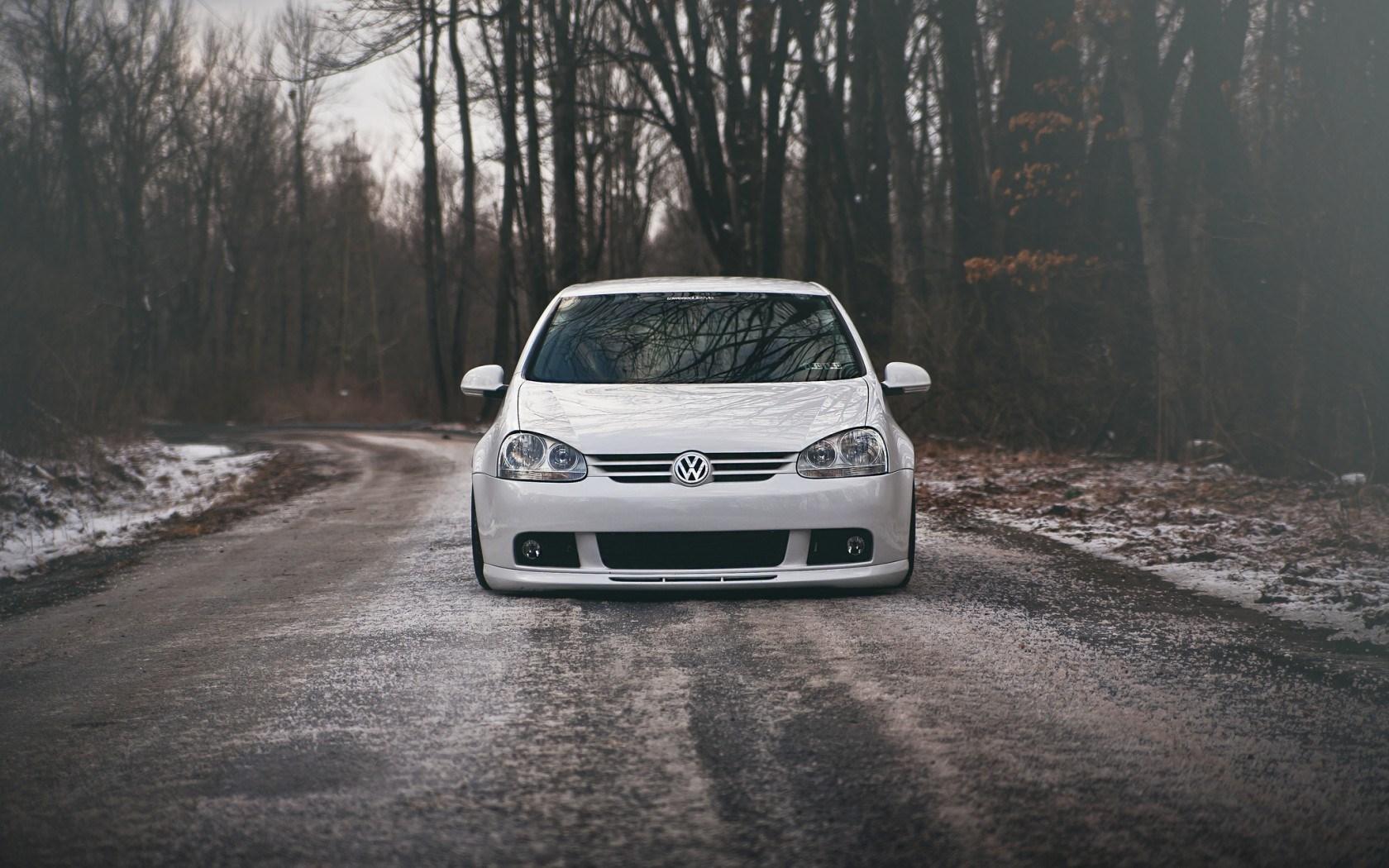 1680x1050 Volkswagen Golf GTI Car White Tuning Winter Snow wallpaperx1050