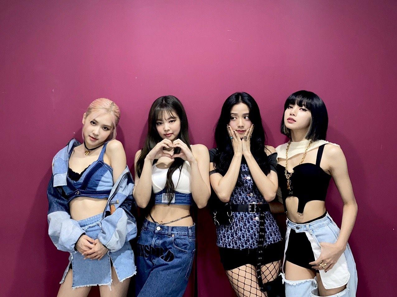 BLACKPINK Pretty Savage Wallpapers 