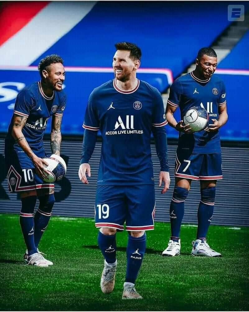 800x1004 Messi PSG 2021 Wallpaper