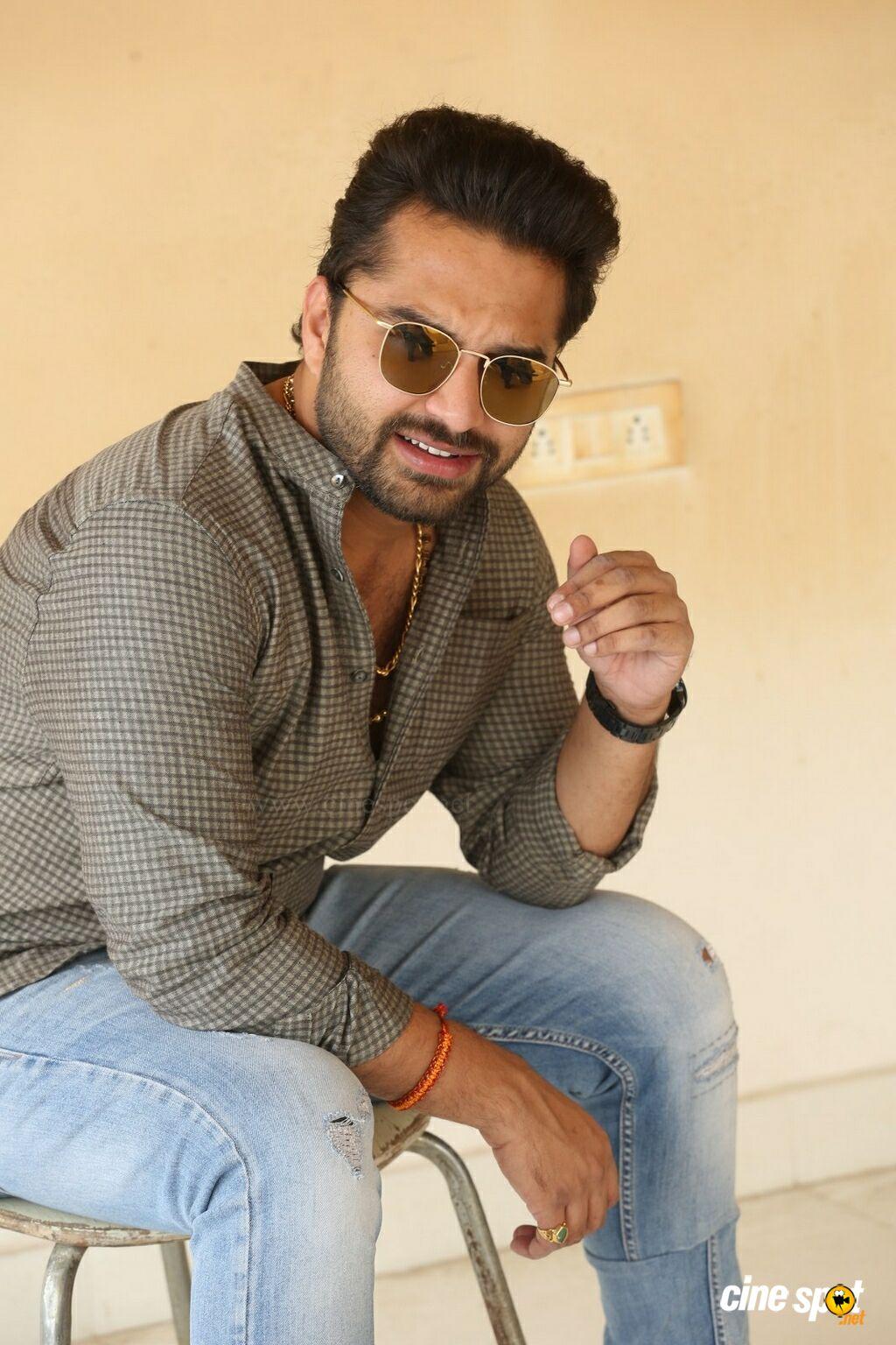 1024x1536 Falaknuma Das Hero Vishwak Sen Interview Photo (17)