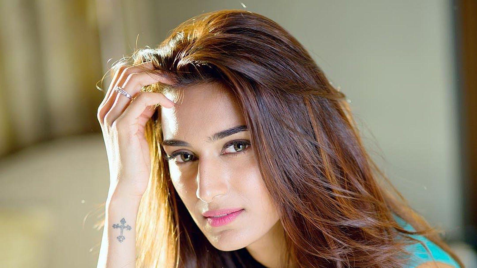 1600x900 Erica Fernandez Hobbies. Career. Know More