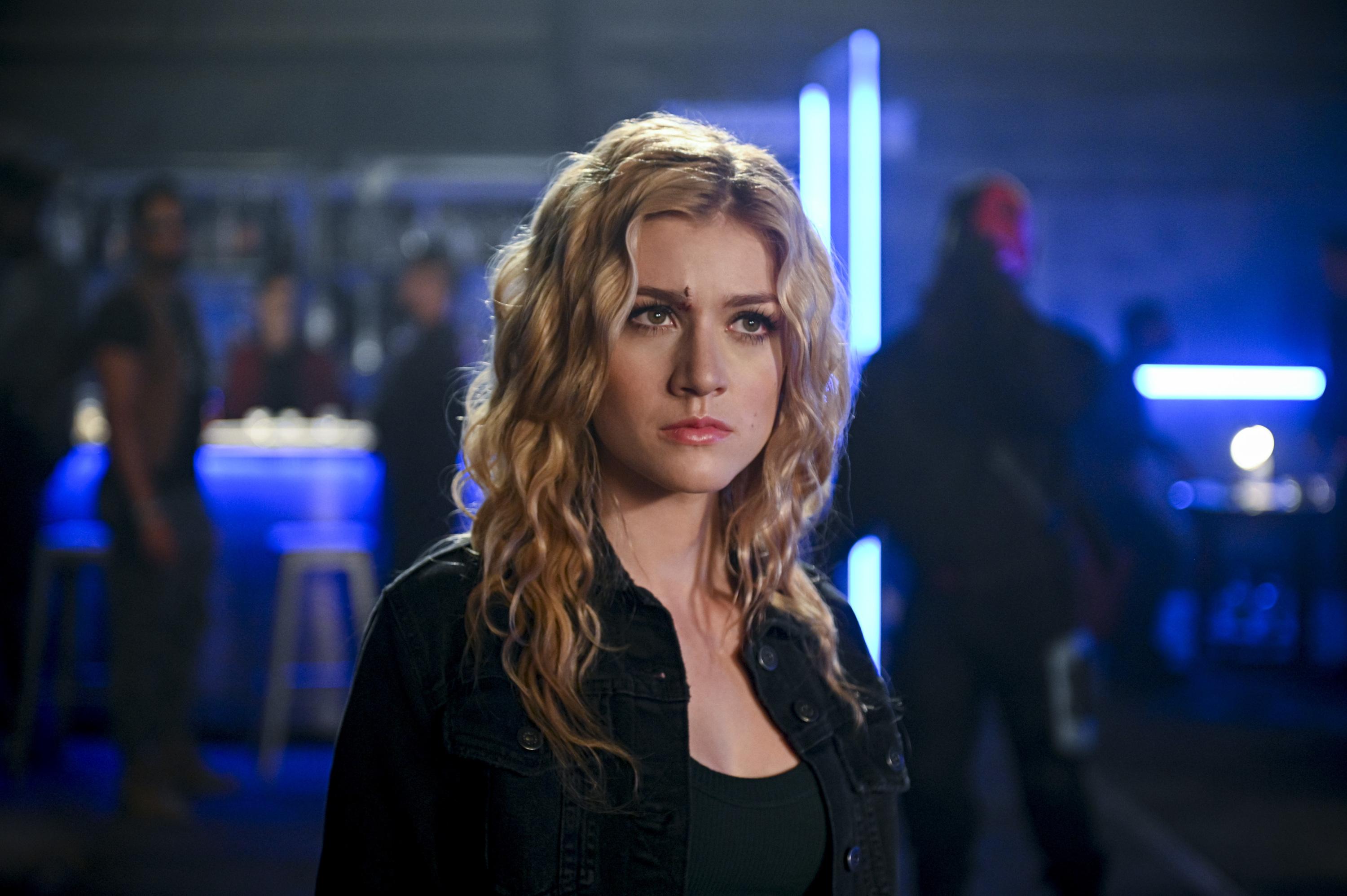 3000x1996 Arrow HD Wallpaper