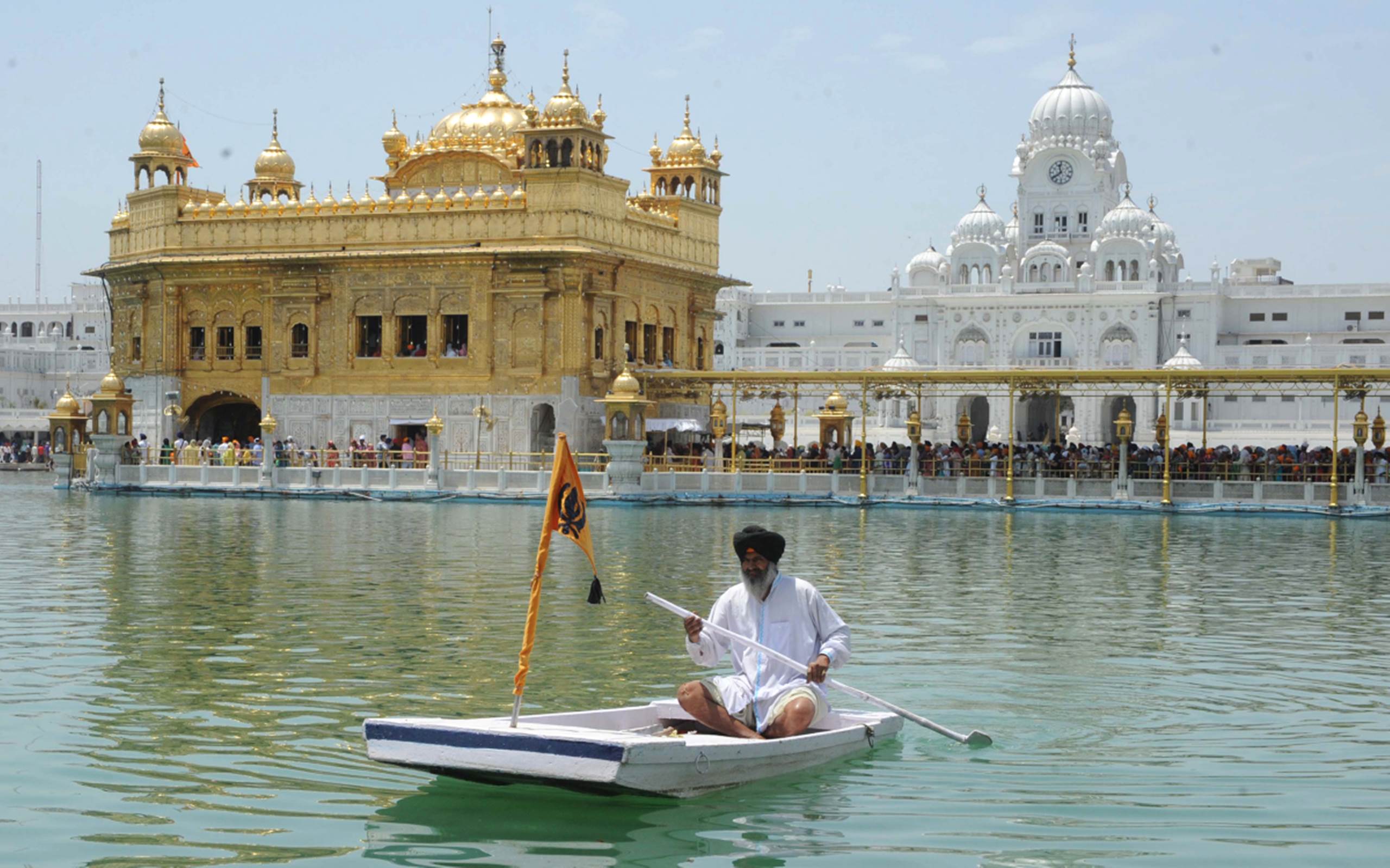 2560x1600 Gurudwara Shri Darbar Shaib Golden Temple Wallpaper