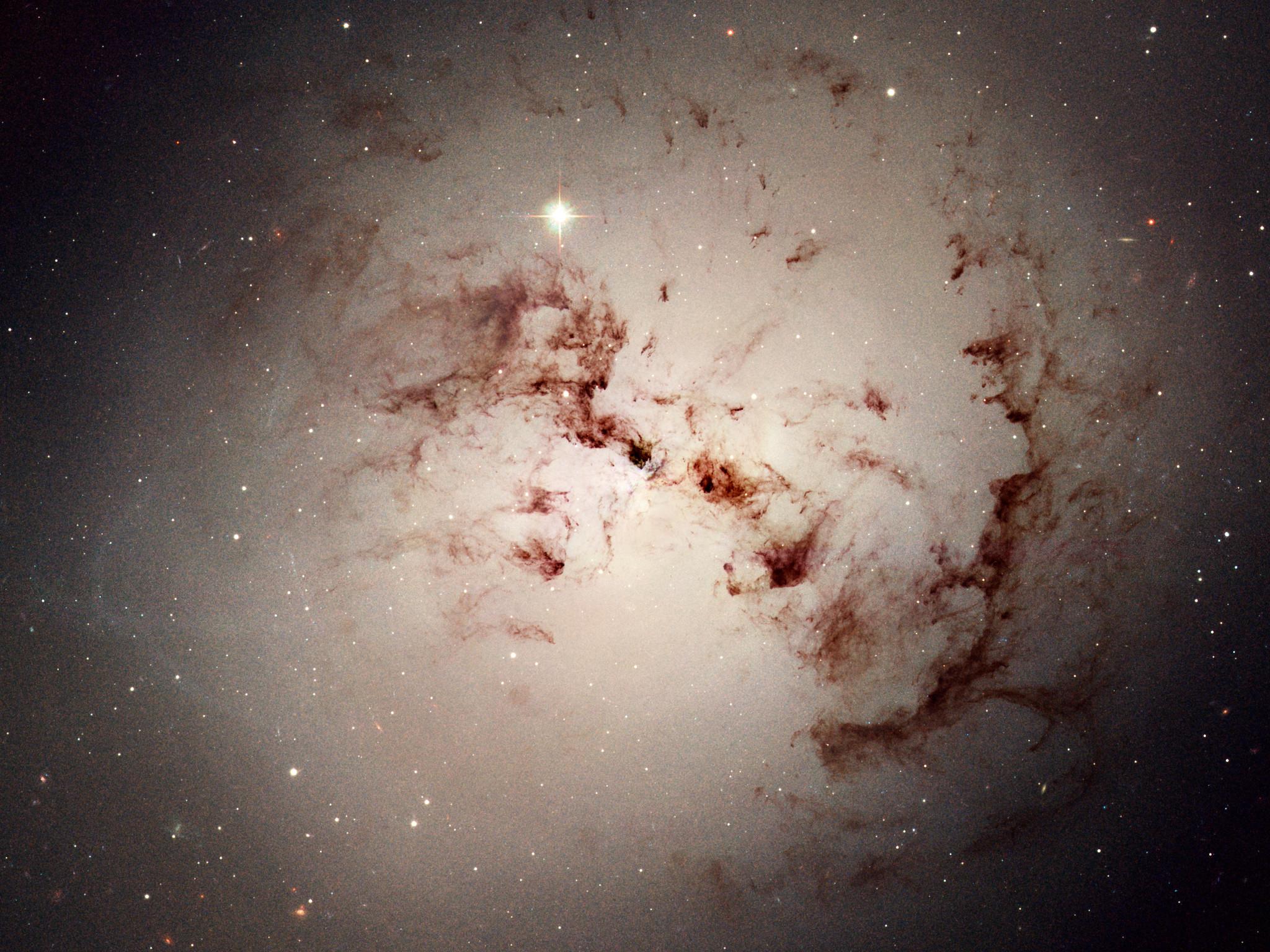 2048x1536 Hubble Spies Cosmic Dust Bunnies