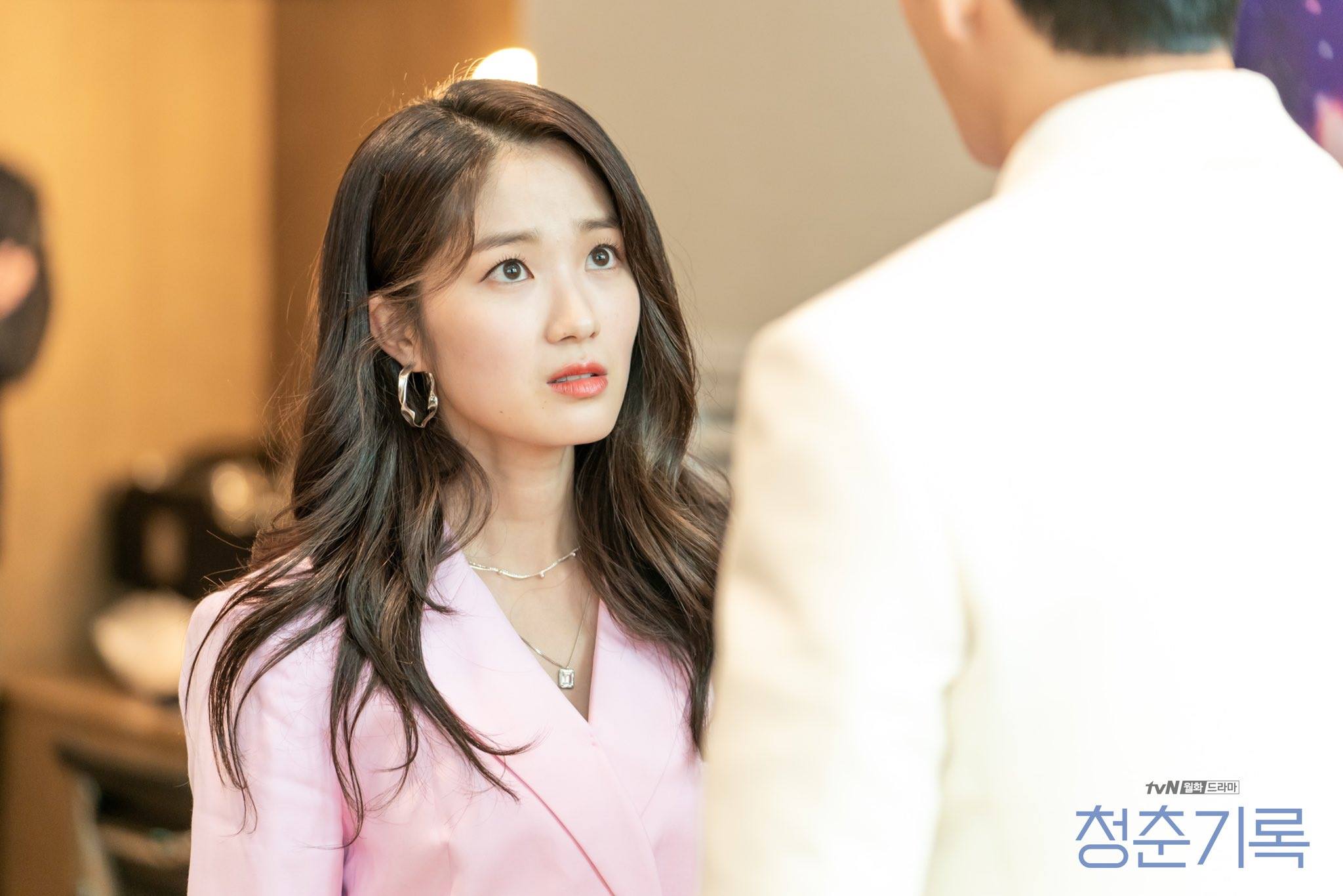 2048x1366 All The Best Celebrity Cameos We Spotted On record Of Youth