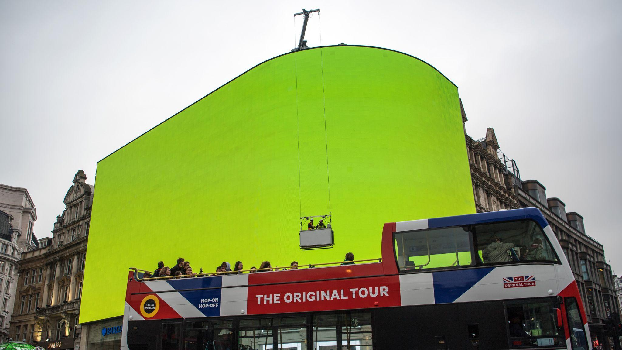 2048x1152 Piccadilly Circus lights facial detection system 'incredibly intrusive'. Science & Tech News